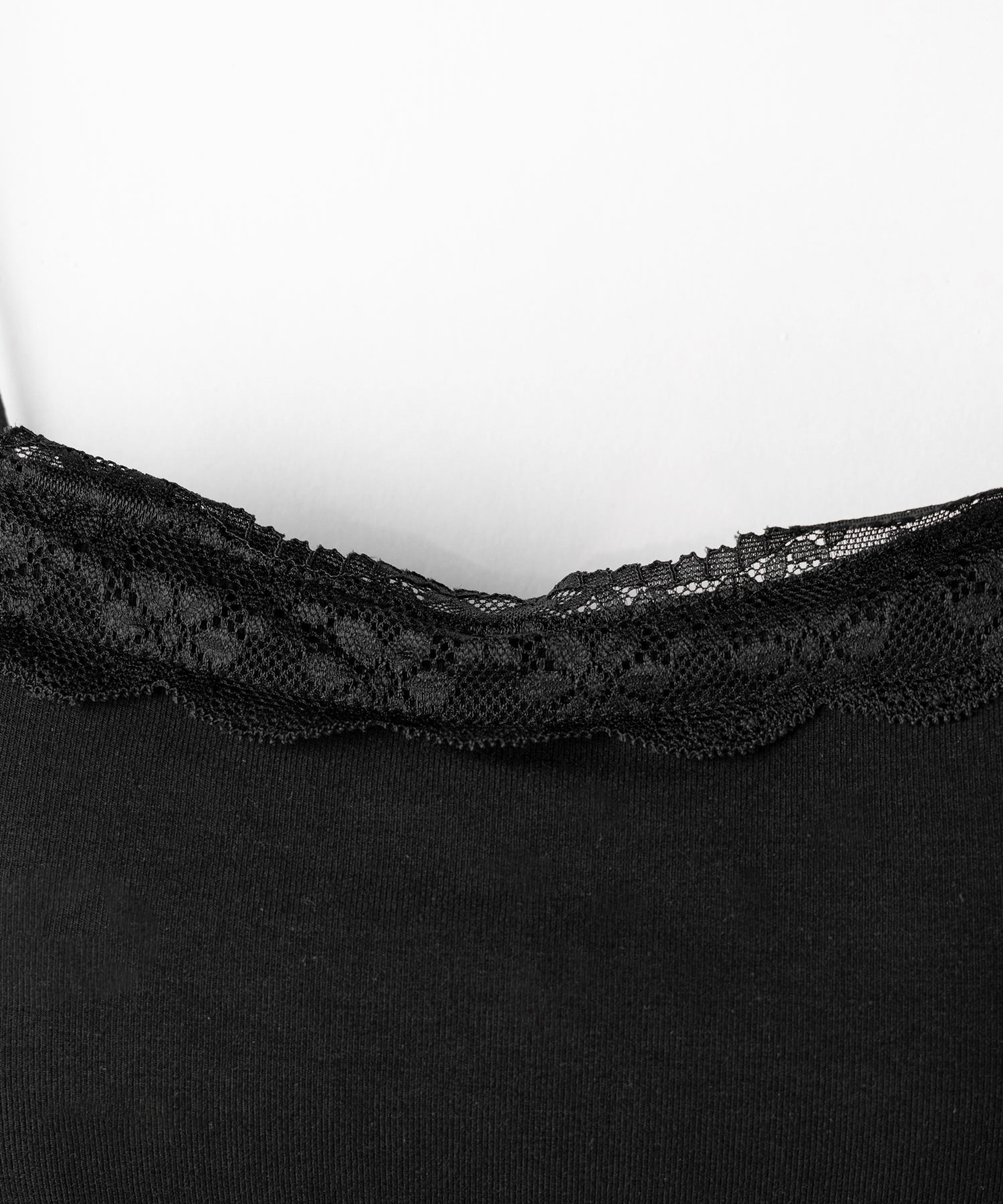 【 3color 】レース切替スクエアクロップドキャミソール / Lace switched square cropped camisole
