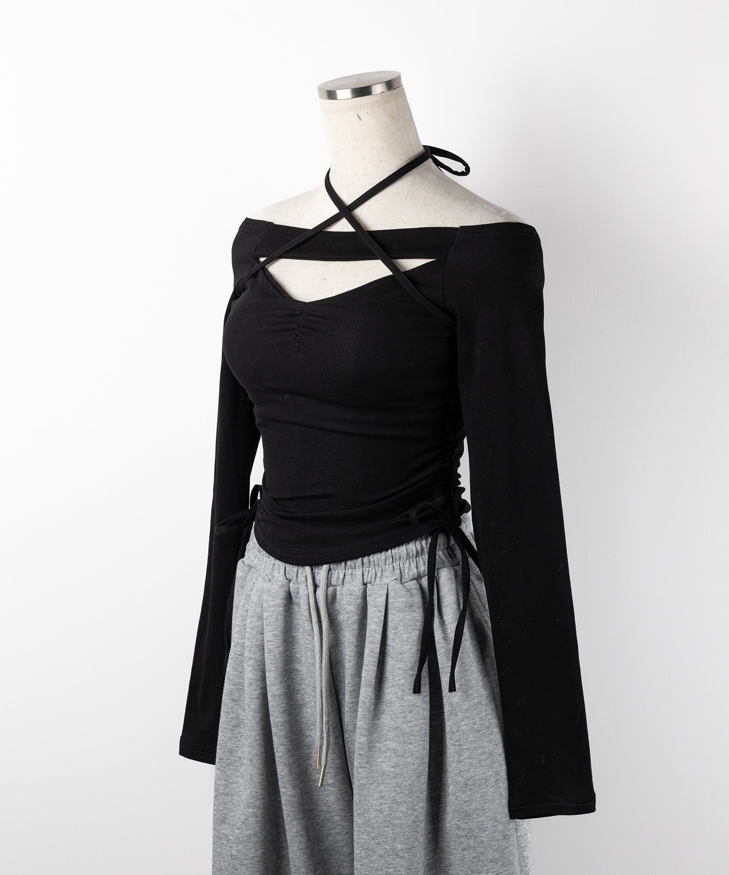 【 新色ピンク追加! / 2WAY 】クロスストラップリボンカットアウトオフショルトップス / cross strap ribbon cutout offshoulder tops
