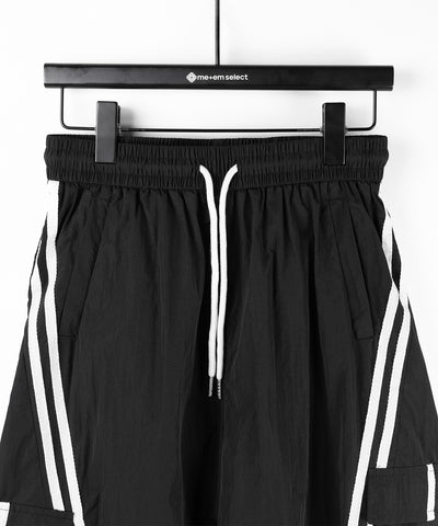 【 裾絞り可能2WAY 】サイドラインナイロンタックカーゴワイドパンツ / side line nylon tuck cargo wide pants