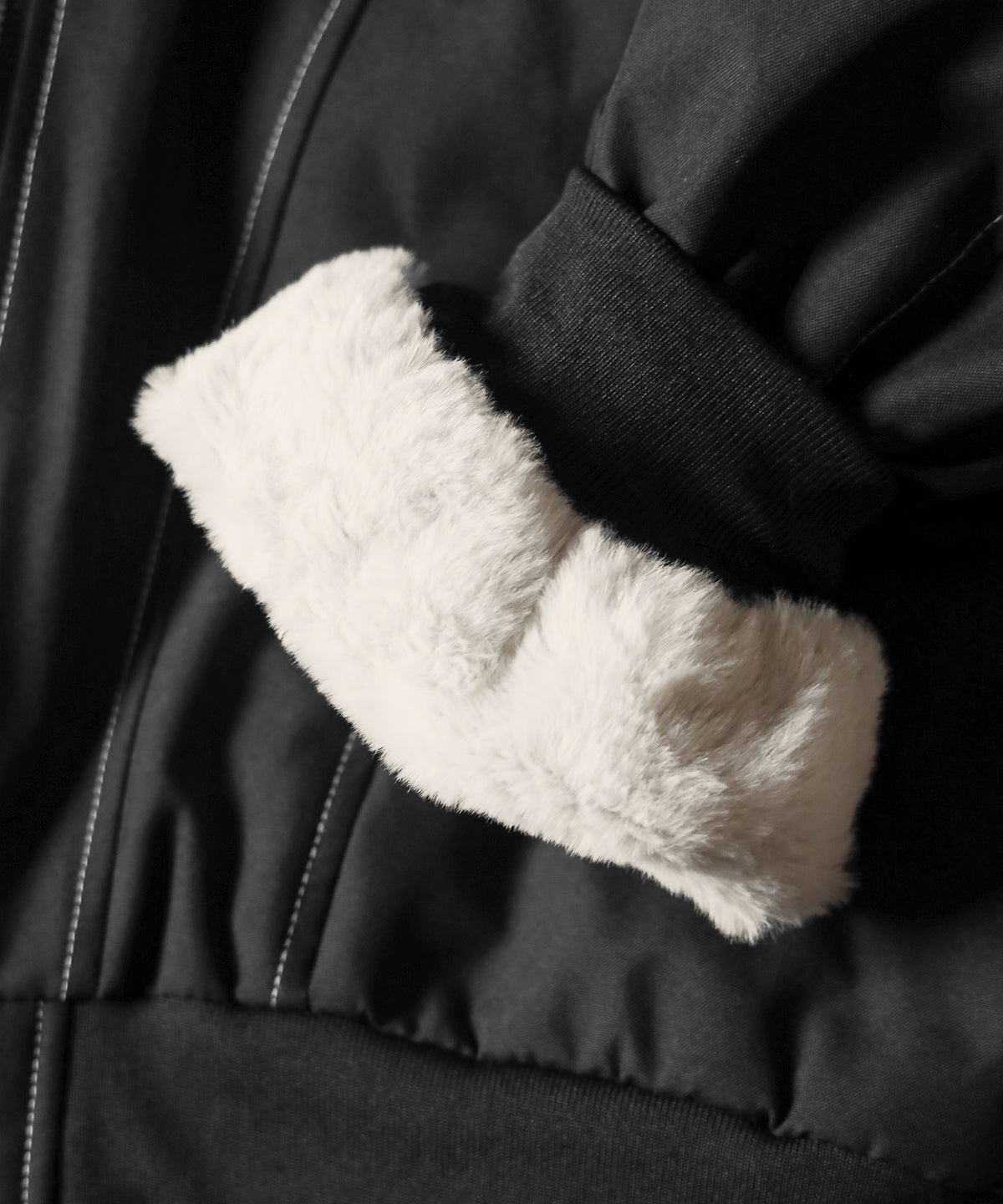 配色ステッチファーフード中綿オーバーブルゾン / stitch fur hood fake down over blouson