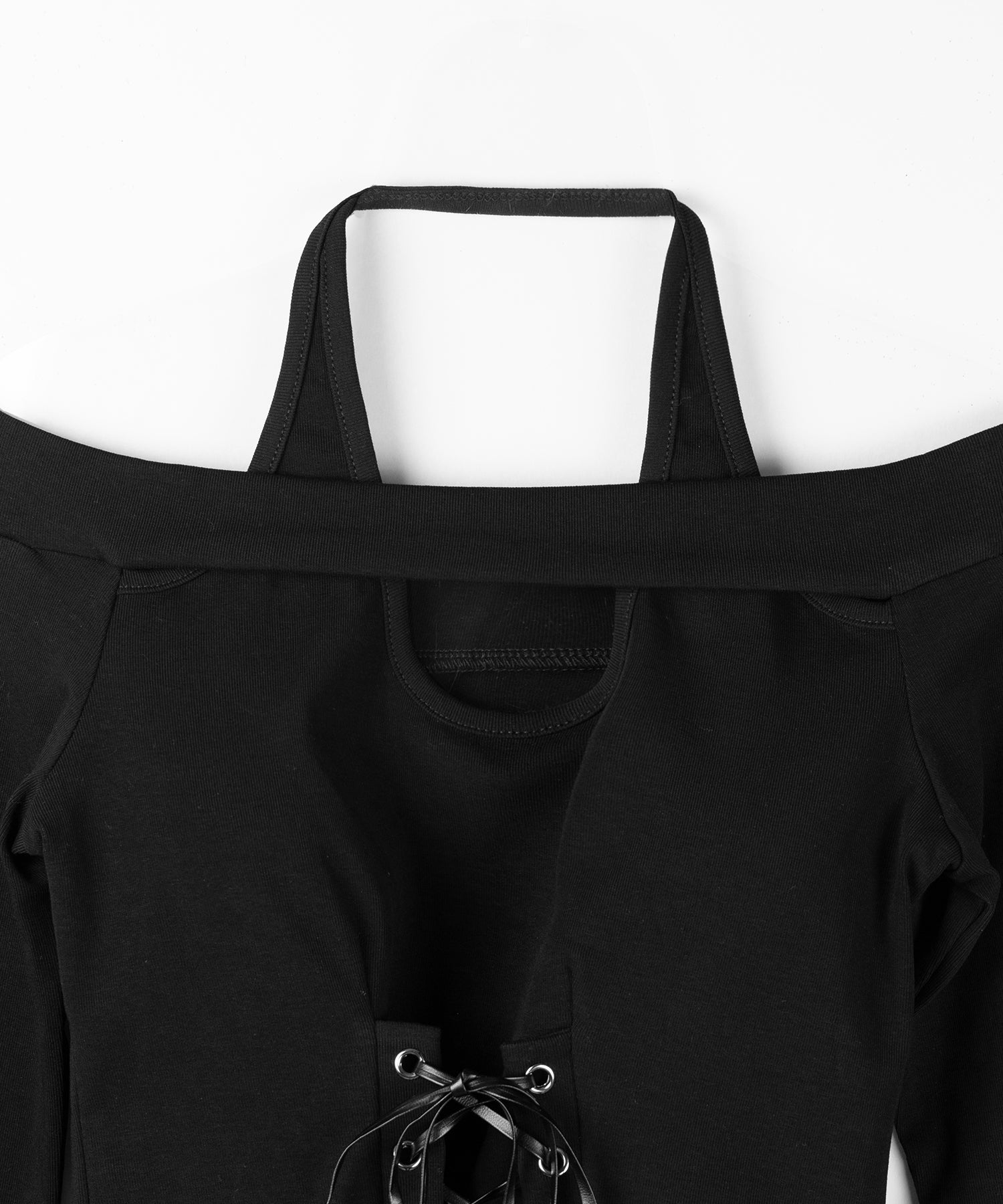 レースアップカットアウトホルターオフショルトップス / laceup cutout halter offshoulder tops