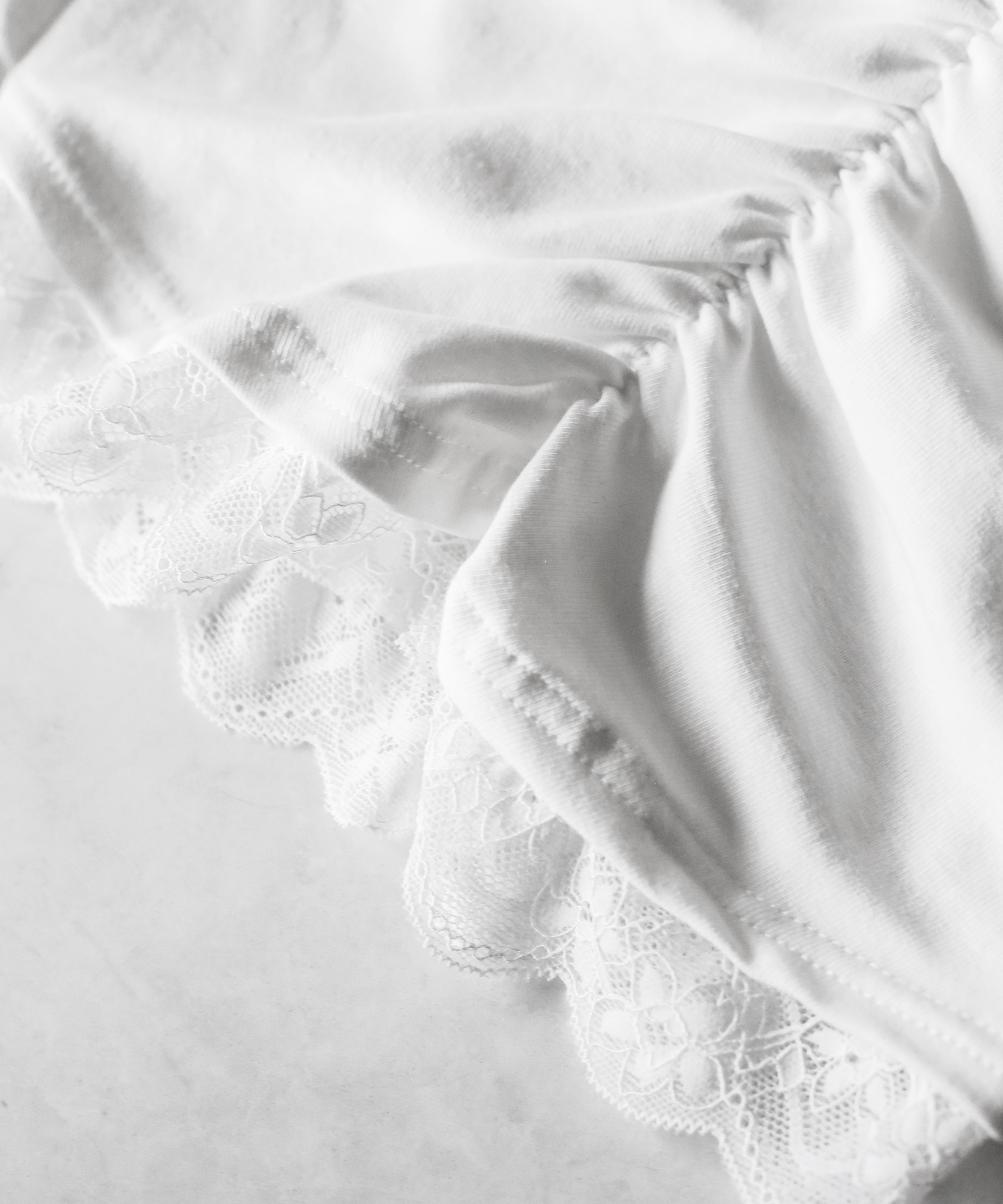 レースドッキングシャーリング半袖オフショルトップス / lace docking shirring short-sleeved off-shoulder tops