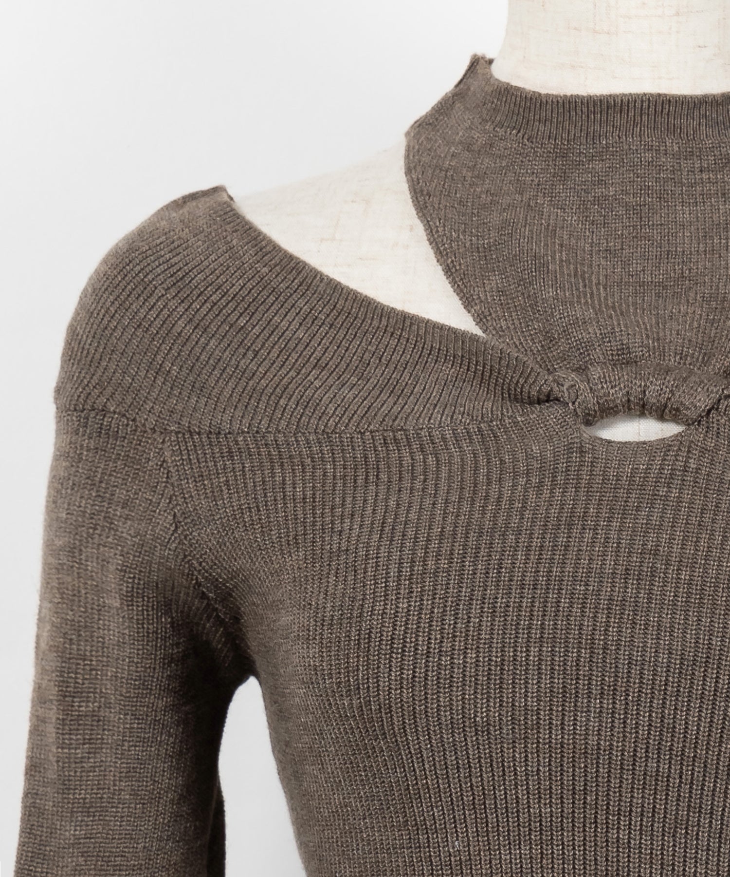 カットアウトオフショルショートリブニット