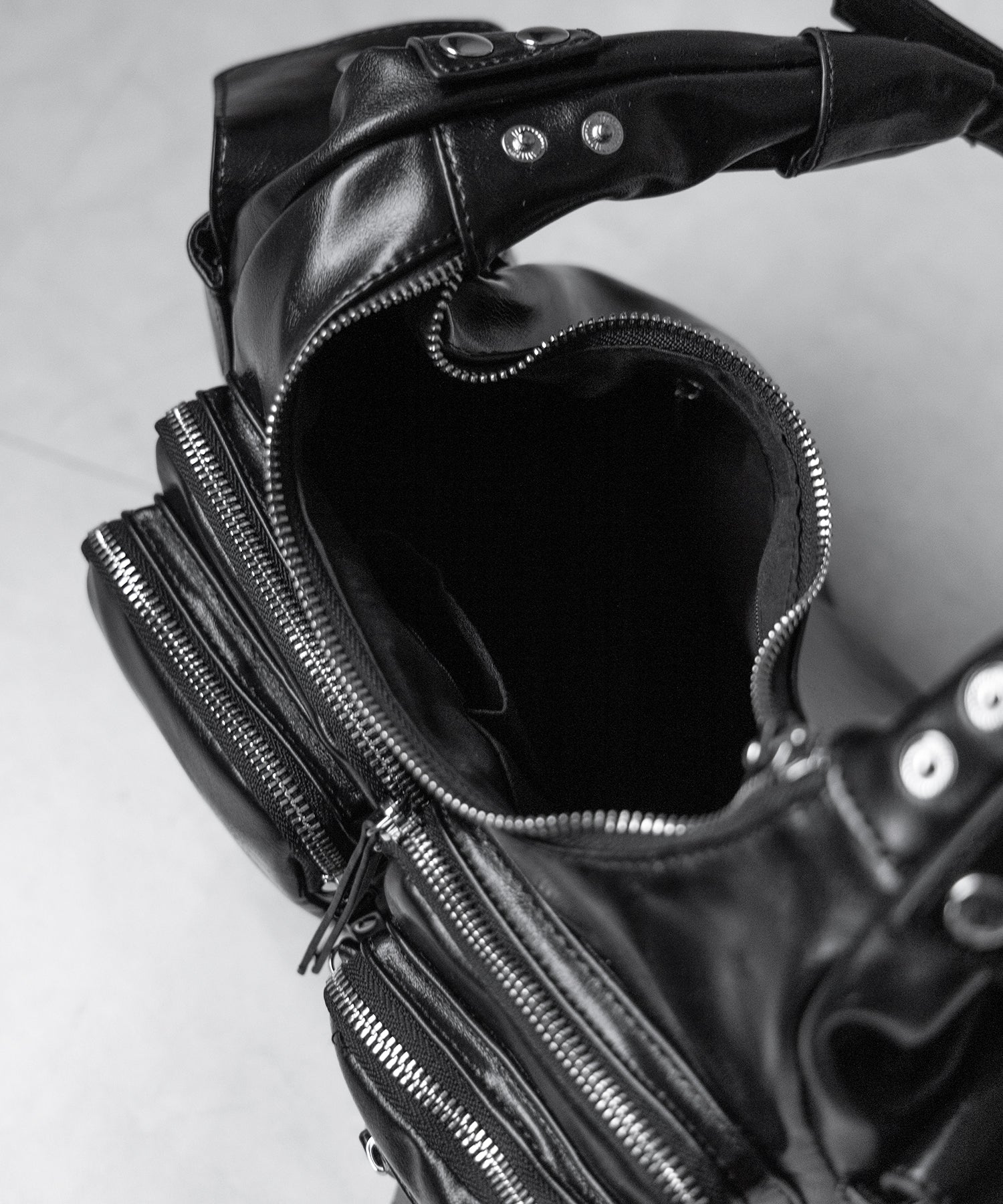 ダブルジップアウトポケットヴィンテージボストンショルダーバッグ / double zip out pocket vintage boston shoulder bag