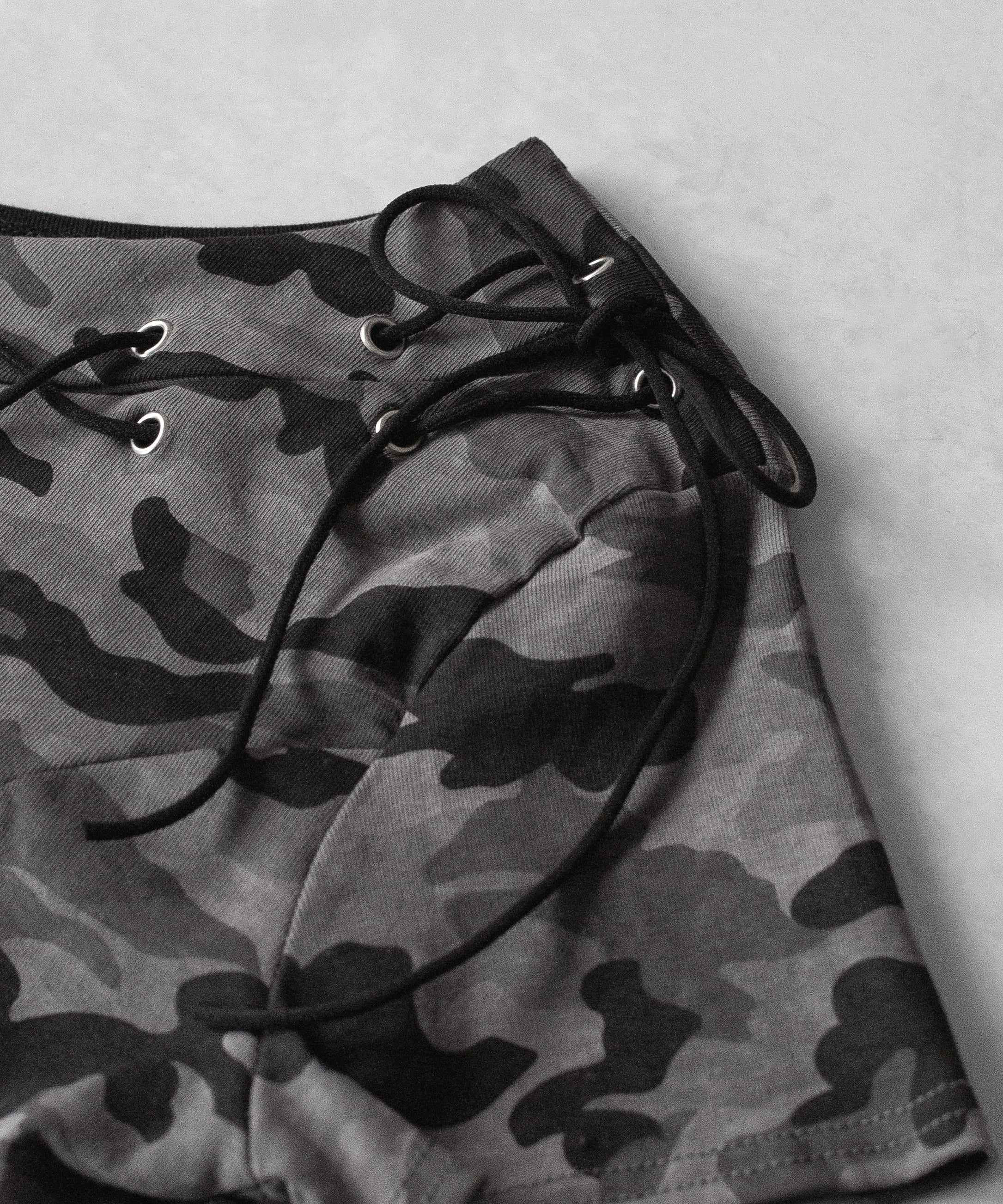 ヴィンテージカモフラカットアウトレースアップワンショルTシャツ / Vintage camouflage cutout laceup one shoulder T-shirt