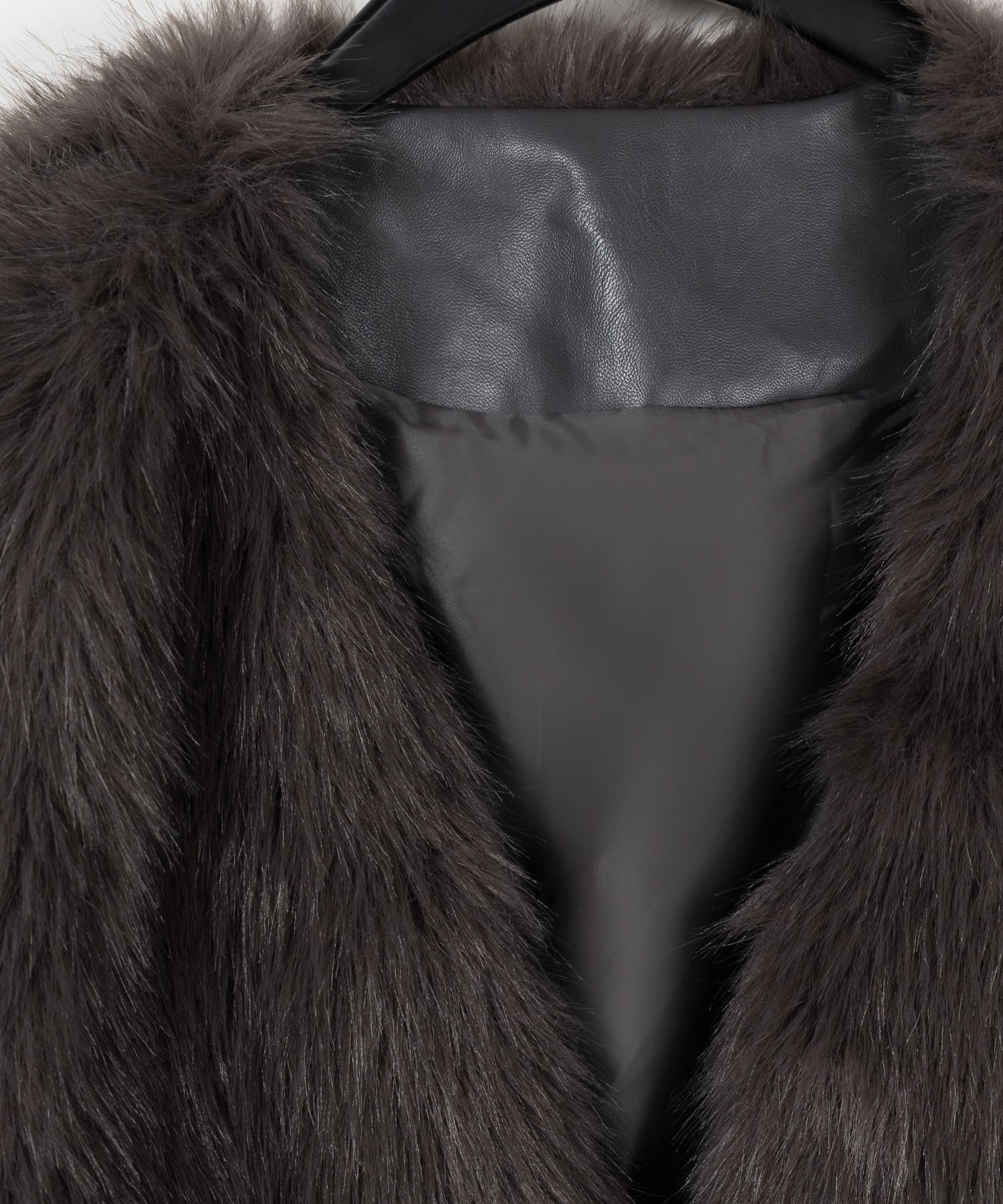 ノーカラーショートフェイクファーコート