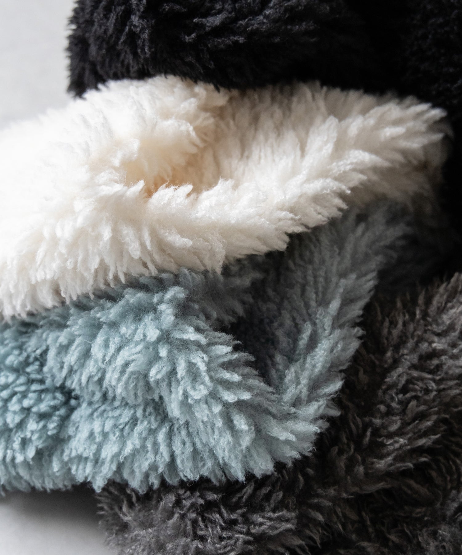 ボリュームフラッフィーシャギーボアマフラー / volume fluffy shaggy boa muffler