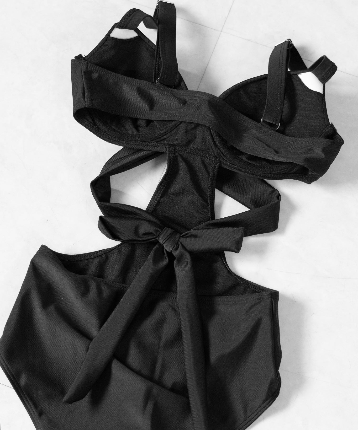 【 レディース水着 】クロスデザインカットアウトワンピース水着 / cross design cutout onepiece swimwear
