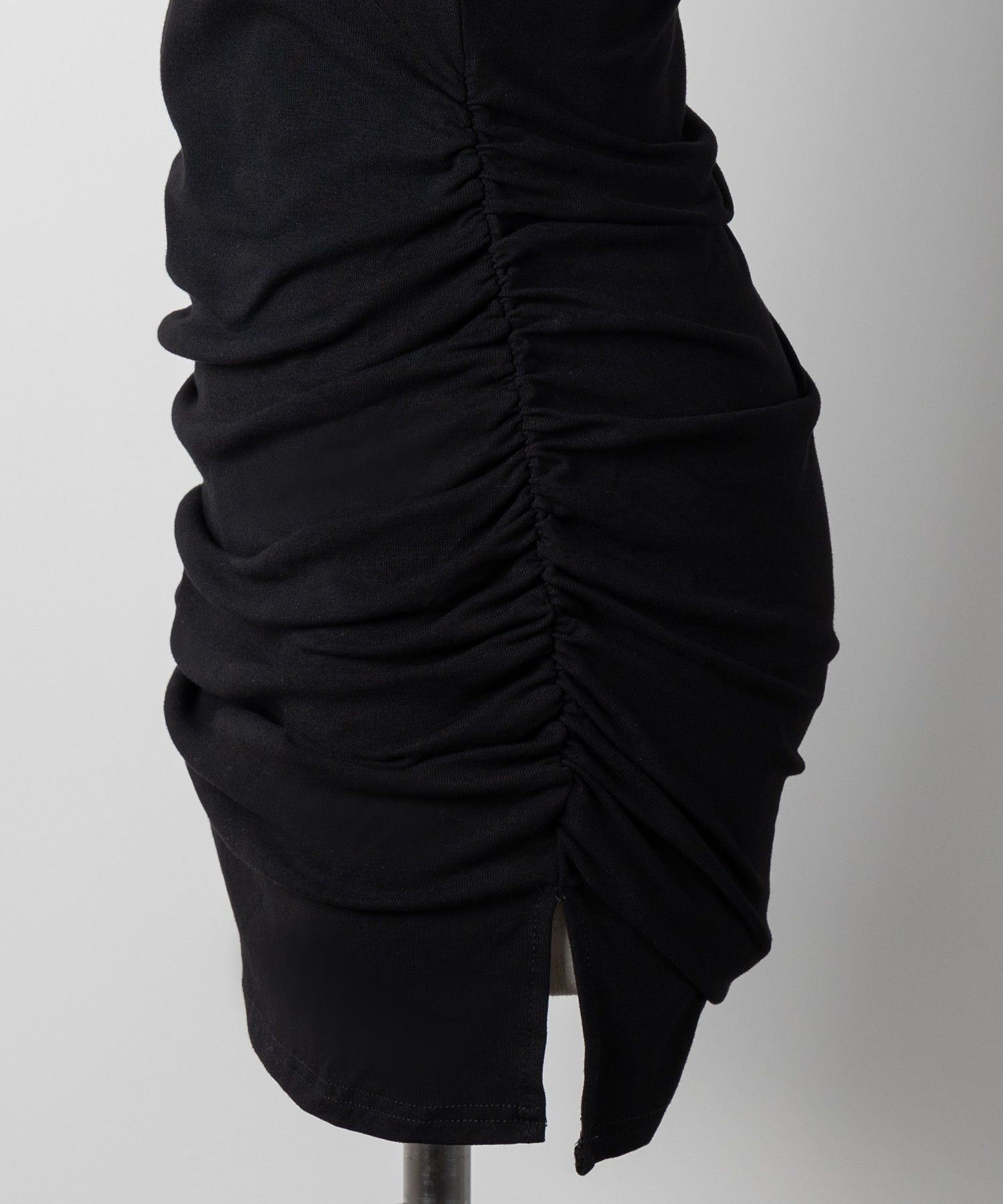 【 2WAY 】クロスストラップリボンカットアウトオフショルミニワンピース / cross strap ribbon cutout offshoulder mini onepiece
