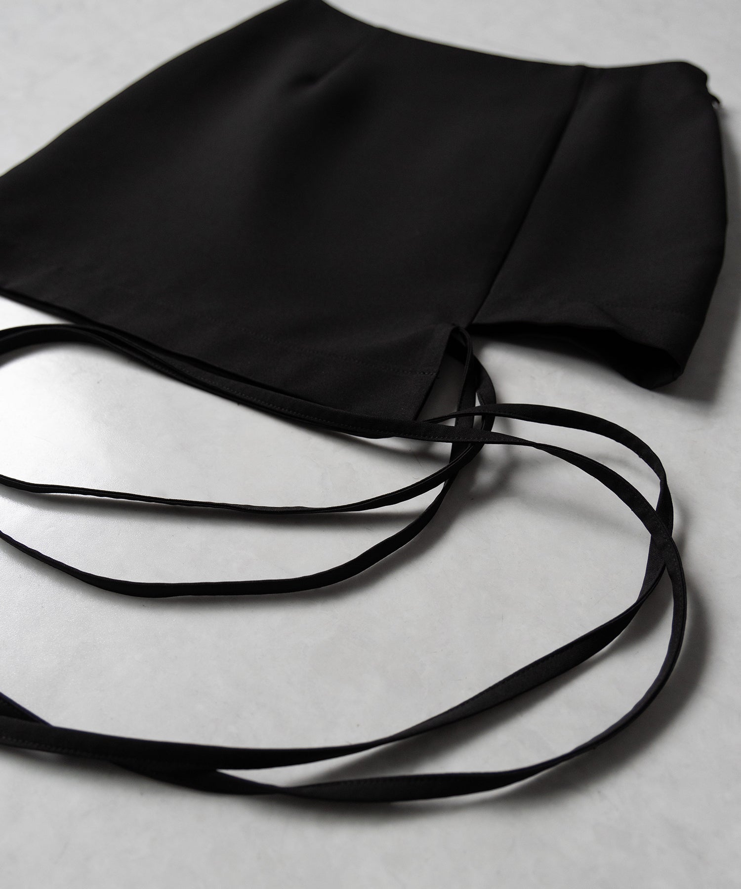 【 2color 】クロスストラップサイドリボンミニスカート / cross strap side ribbon mini skirt