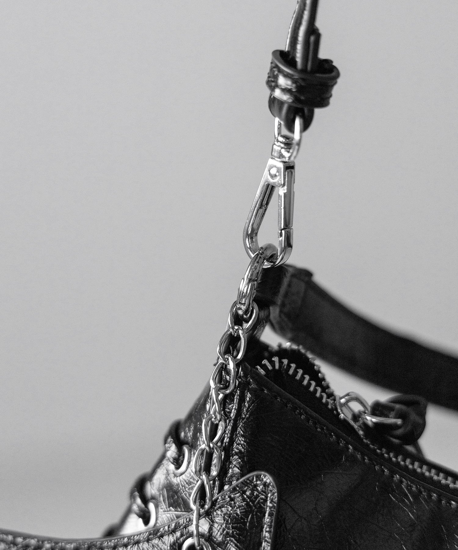 【 ショルダーストラップ付 】ピアッシングレースアップショルダーバッグ / piercing lace-up vintage shoulder bag