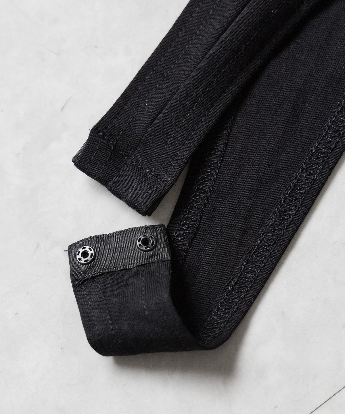 カットアウトアイレット長袖ボディスーツトップス / Cutout eyelet long sleeve bodysuit tops