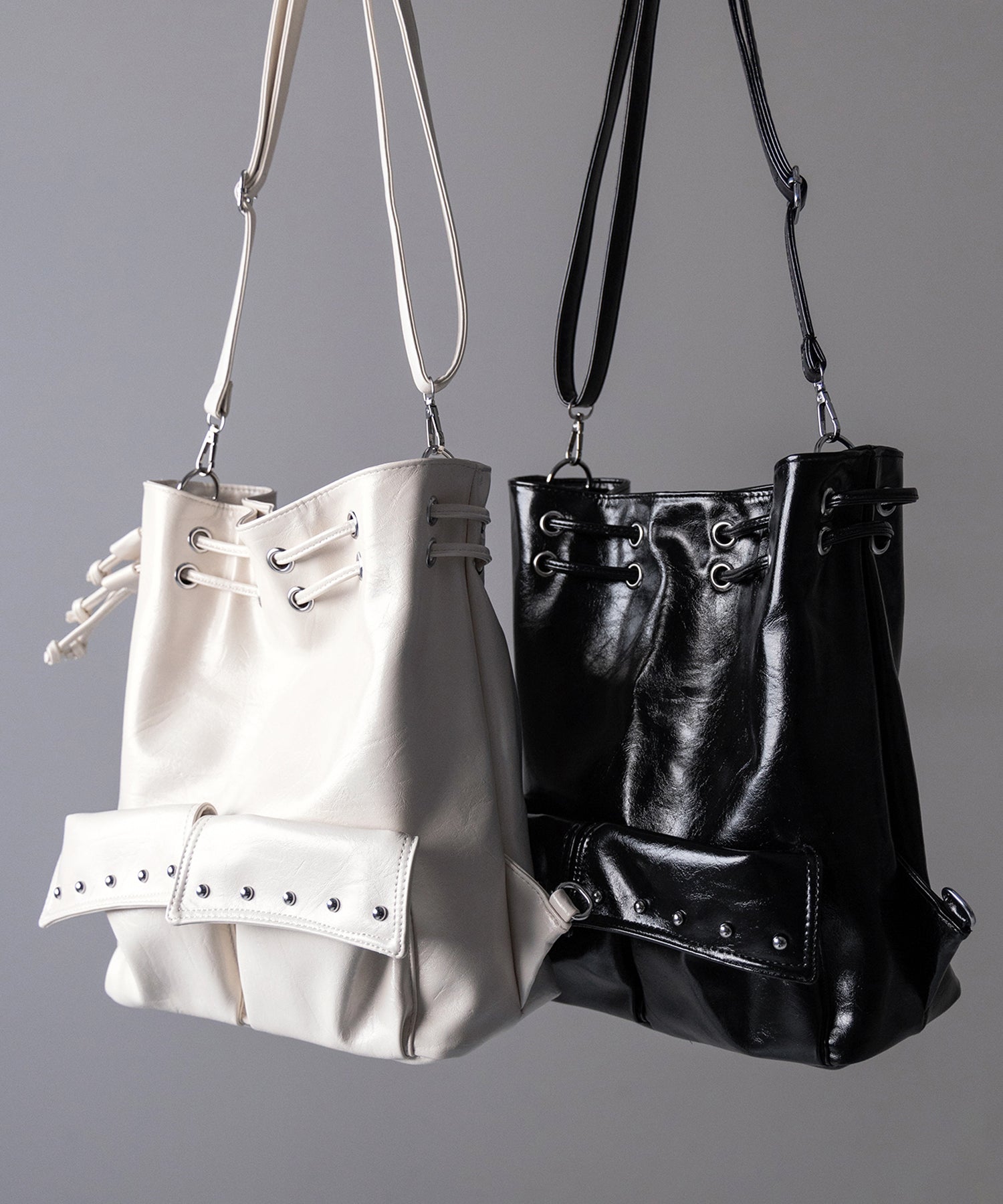 【 2WAY 】フェイクレザースタッズポケット巾着ショルダーバッグ / ( 2WAY ) fake leather studs pocket drawstring shoulder bag