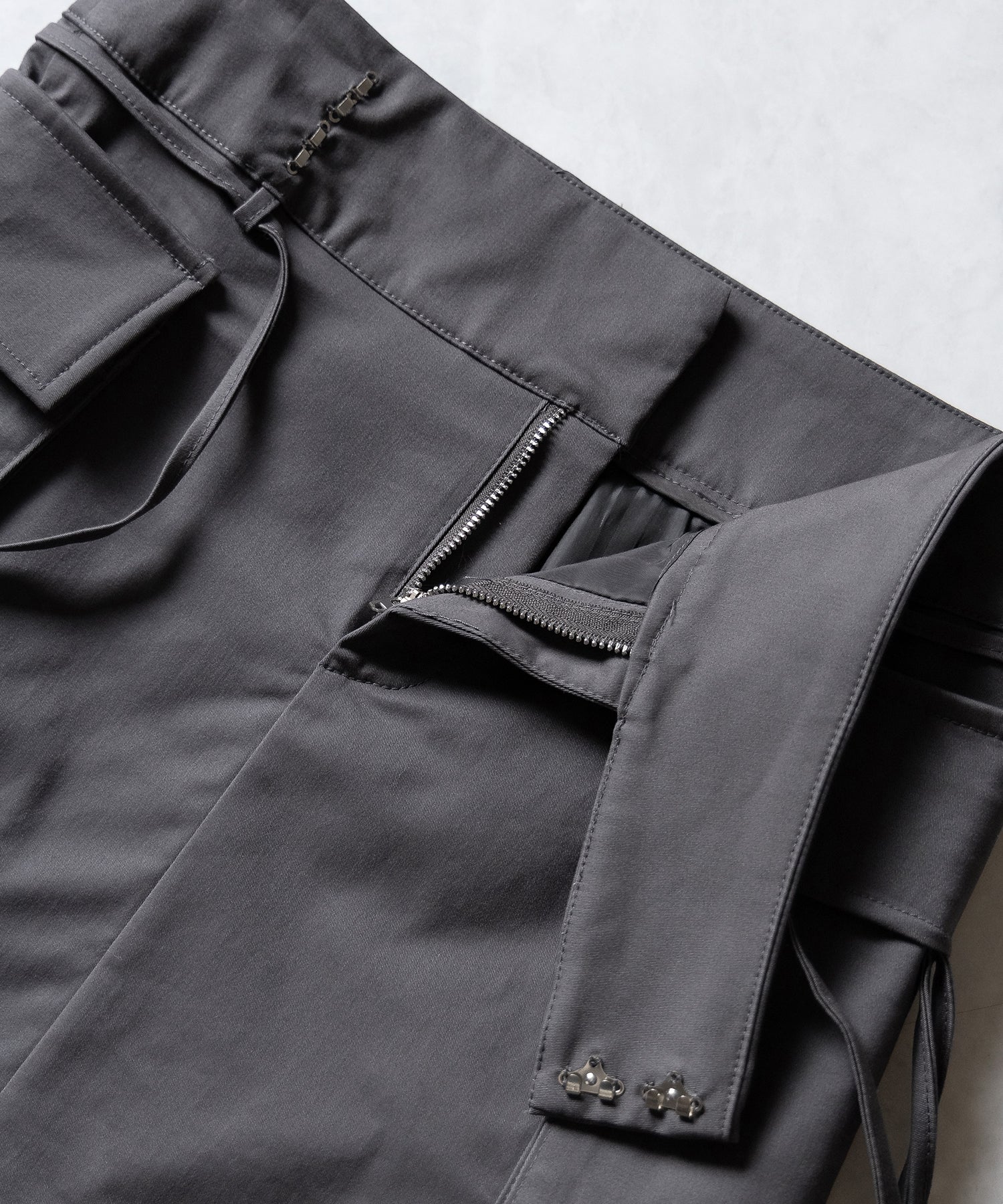 【 2WAY 】3ストラップリボンカーゴミニスカート / three strap ribbon cargo mini skirt