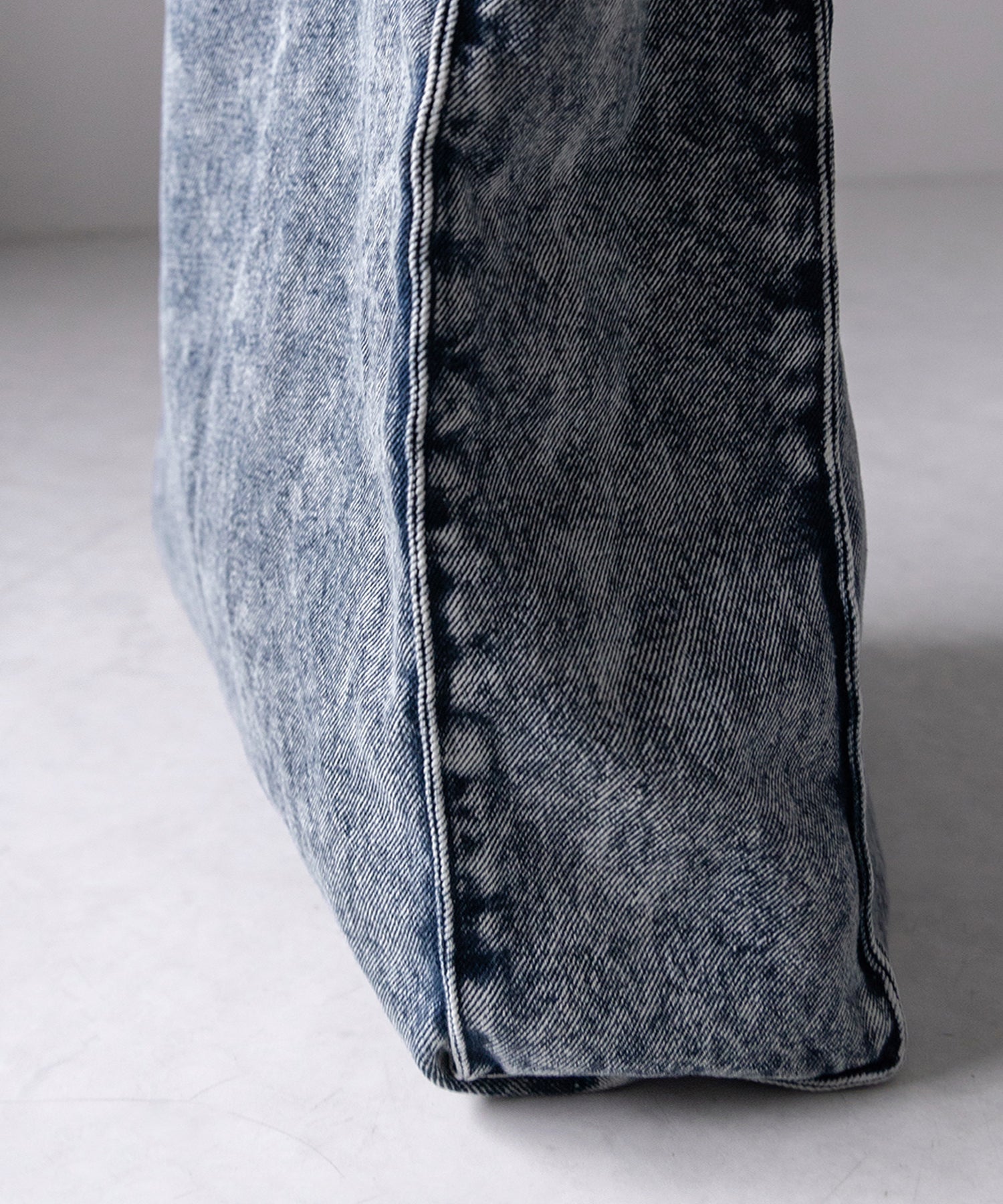 【 2color 】ヴィンテージケミカルブリーチビッグスクエアデニムトートバッグ / vintage chemical bleach big square denim tote bag