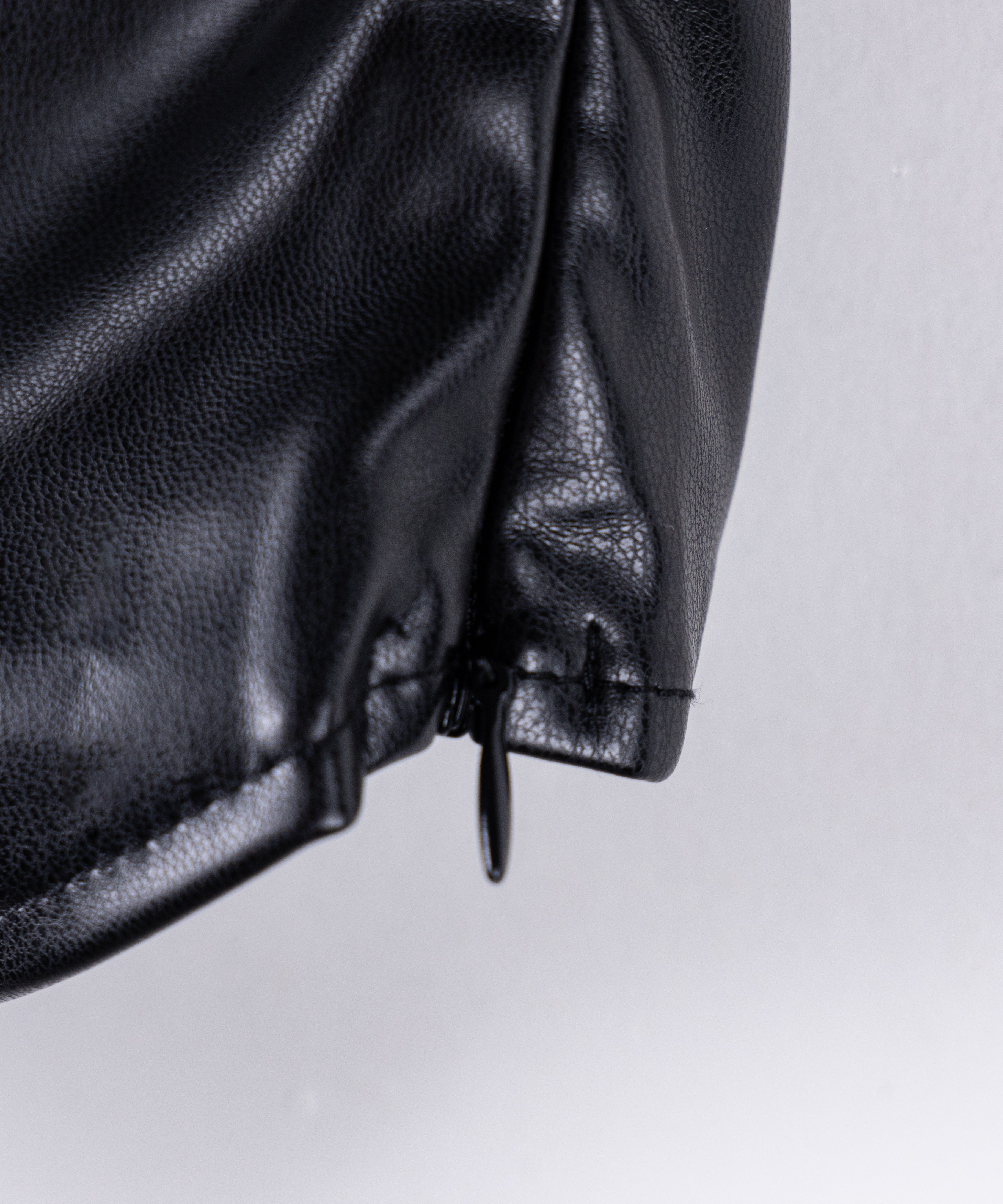 クロスデザインフェイクレザーベアトップ / cross design fakeleather bare tops