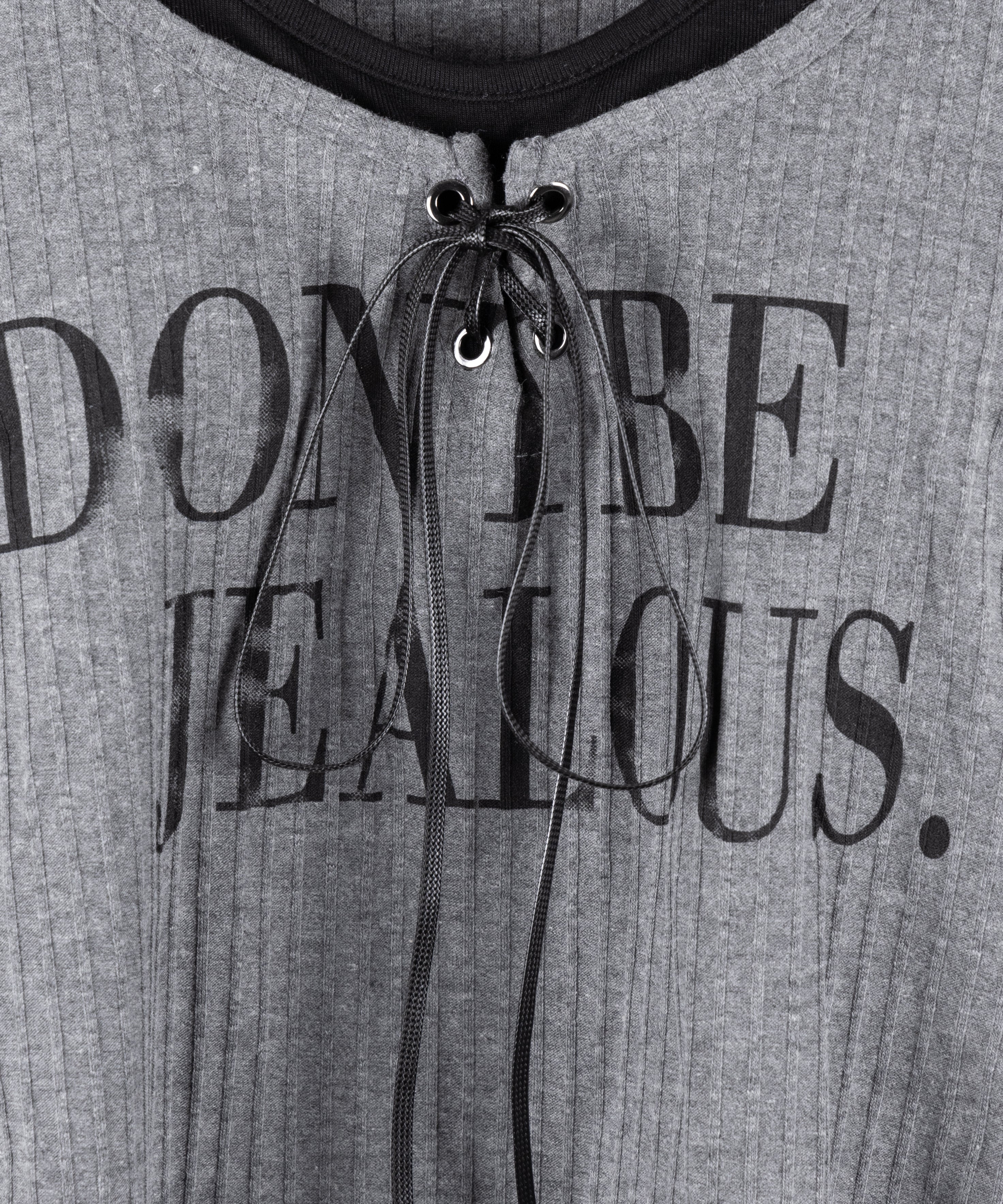 【 クロスネックにできる2WAY 】レースアップフェイクレイヤードロゴカットソートップス / laceup fake layered logo cutsew tops