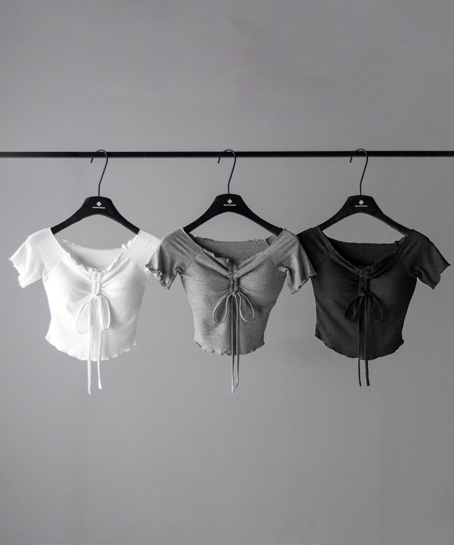 【 3color 】シャーリングリボンオフショルメローTシャツ / shirring ribbon off-shoulder mellow T-shirt