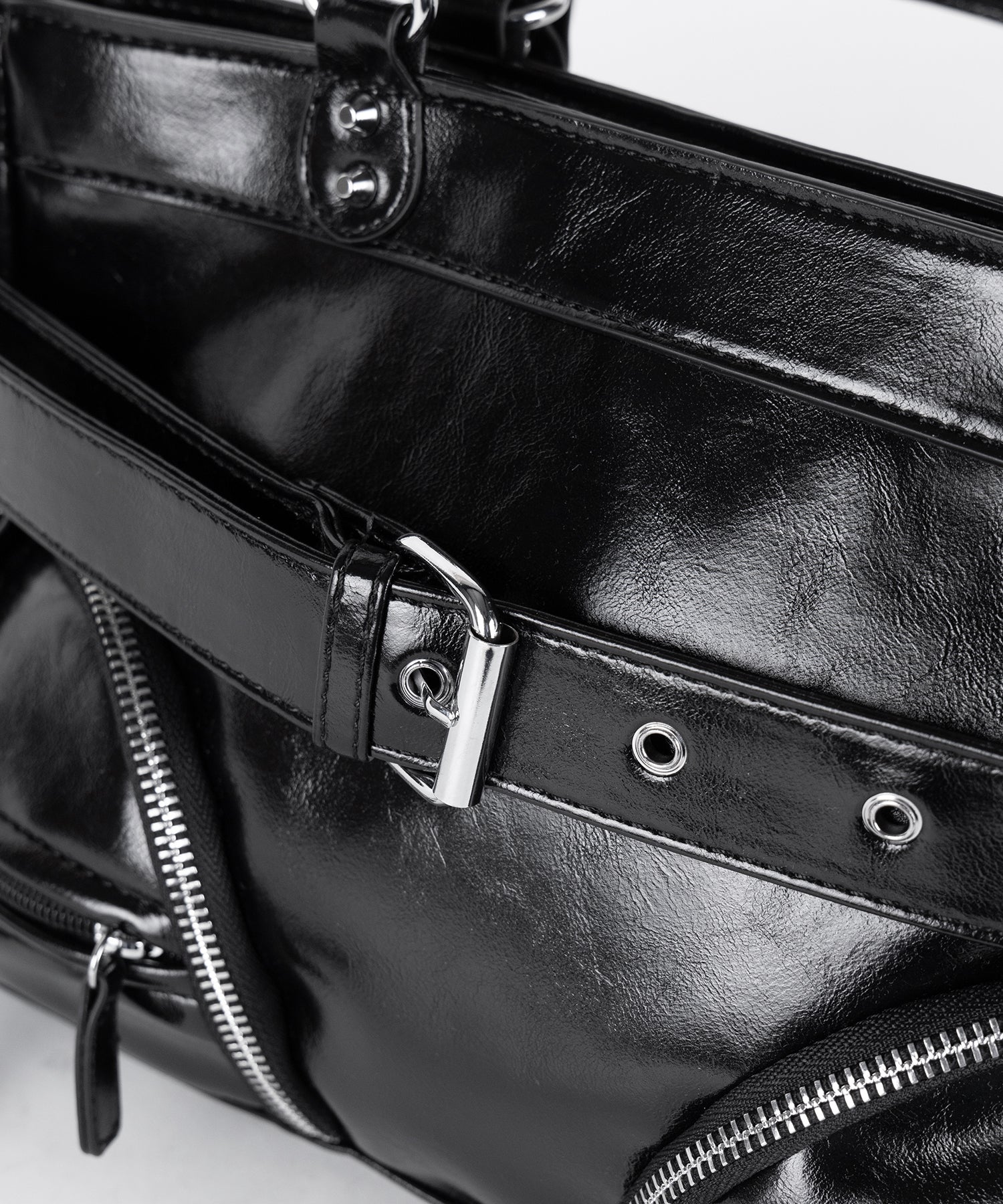 【ショルダーにできる2WAY】 ベルテッドダブルジップポケットショルダーバッグ/ belted double zip pocket shoulder bag