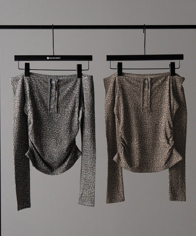 レオパードヘンリーネックオフショルトップス / leopard henley neck off-shoulder tops