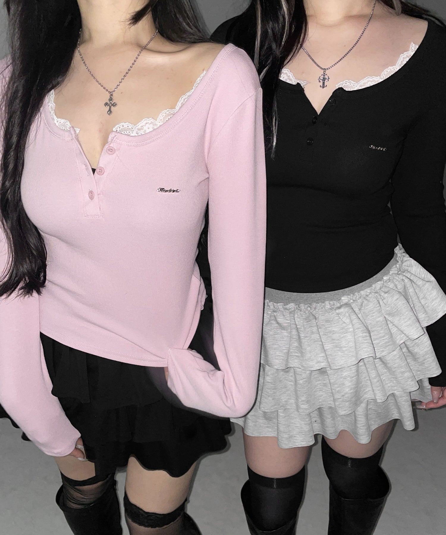 ヘンリーネックロゴプレートレースリブトップス / henley neck logo plate lace ribbed tops