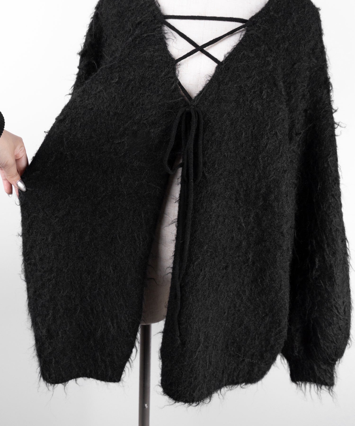 レースアップリボンオーバーシャギーニットカーディガン / lace up ribbon over shaggy knit cardigan