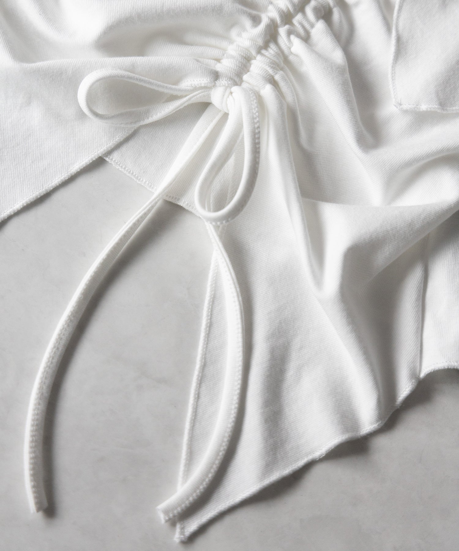 シャーリングフロントスリットオフショルトップス / shirring front slit offshoulder tops