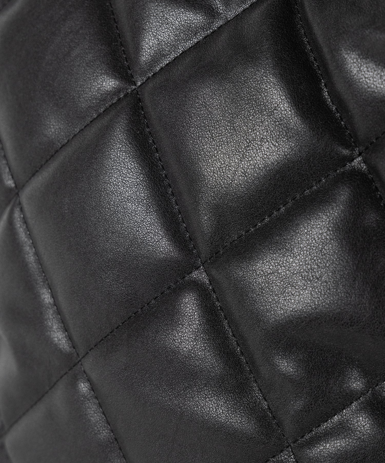 【 A4収納可 】キルティングスクエアチェーンバッグ/ quilted square chain bag