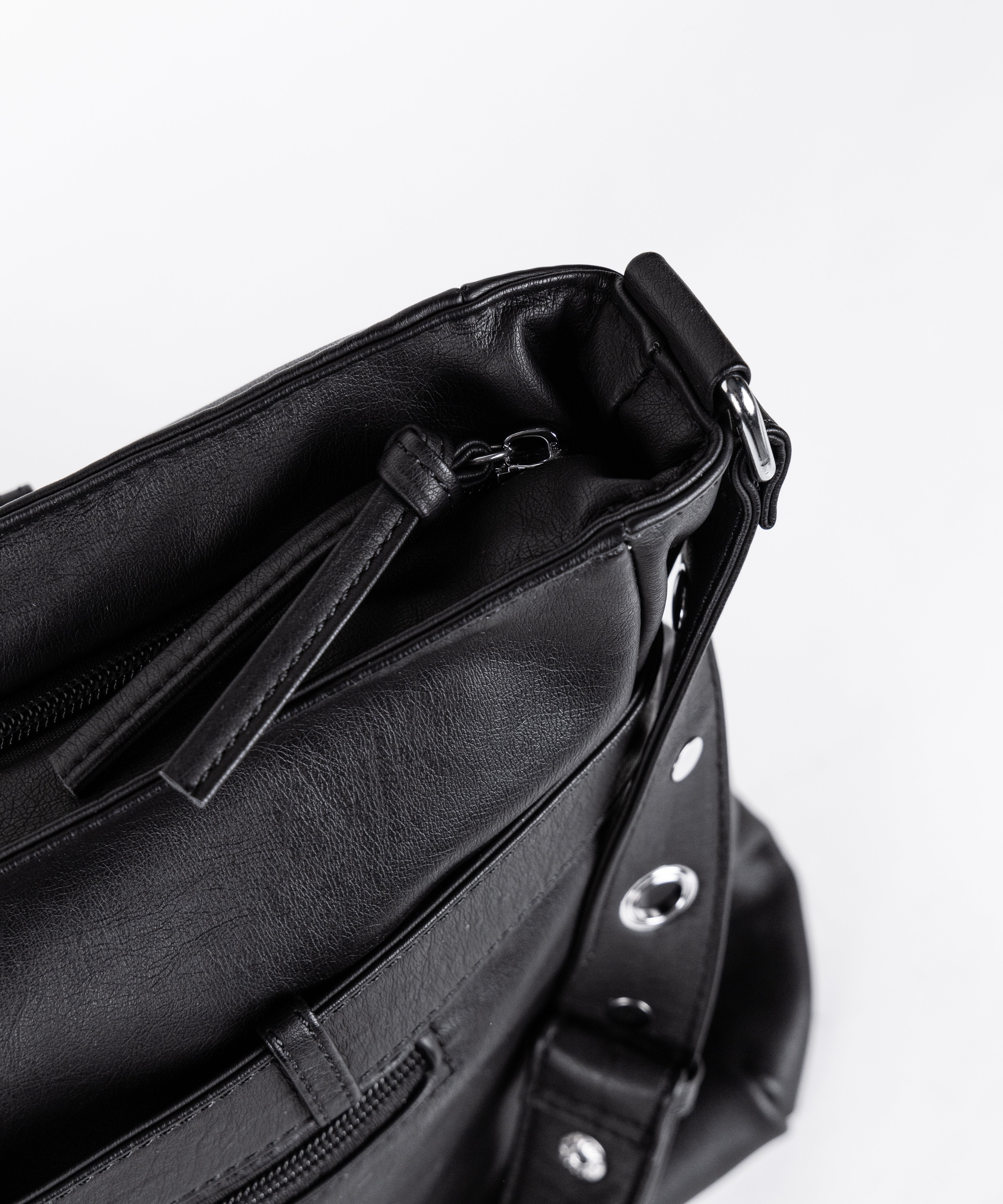 【 A4収納可 】ミニポーチ付きスタッズベルトヴィンテージフェイクレザーショルダーバッグ / mini poach SET studs belt vintage fake leather shoulder bag