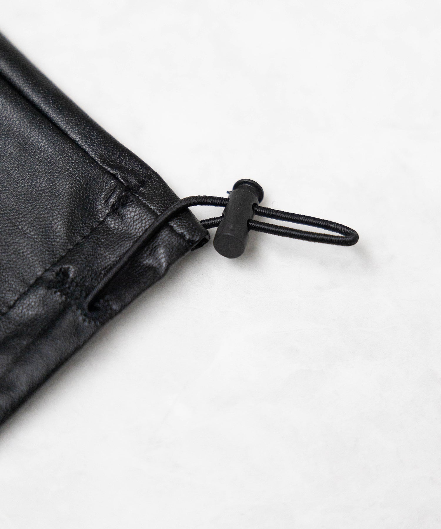 2WAY ドロストフェイクレザーワイドカーゴパンツ / 2WAY drawstring fake leather wide cargo pants
