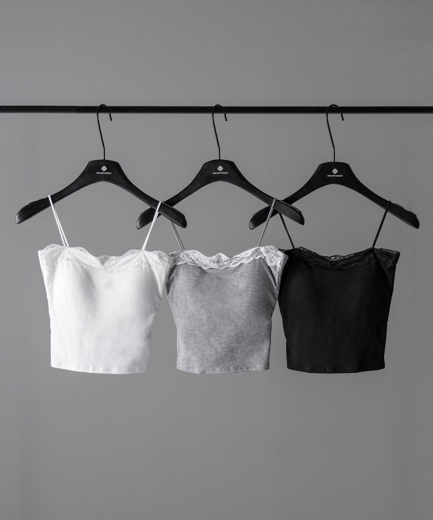 【 3color 】レース切替スクエアクロップドキャミソール / Lace switched square cropped camisole