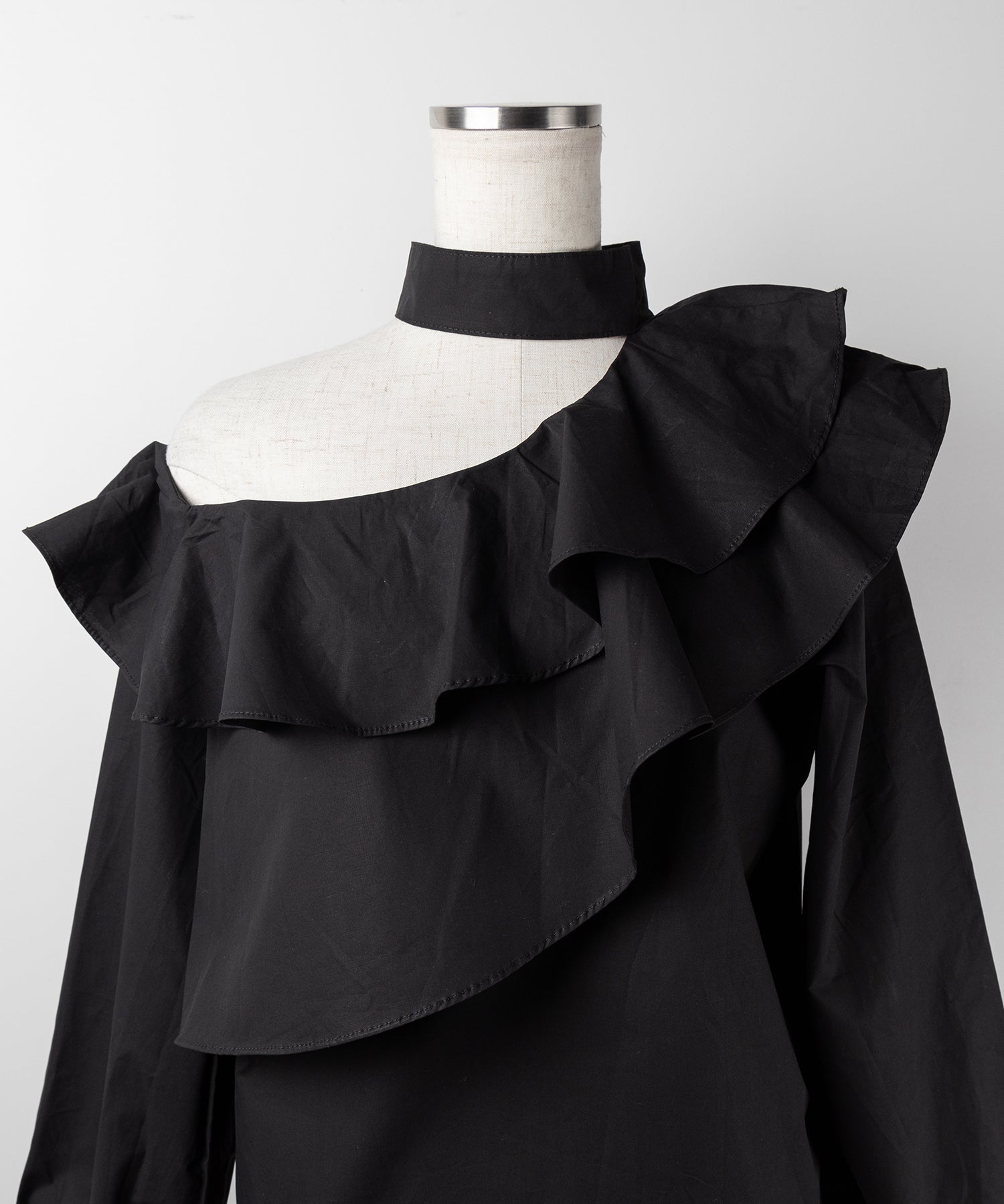 【 2color 】チョーカーフリルワンショルダーブラウス / choker frill one shoulder blouse