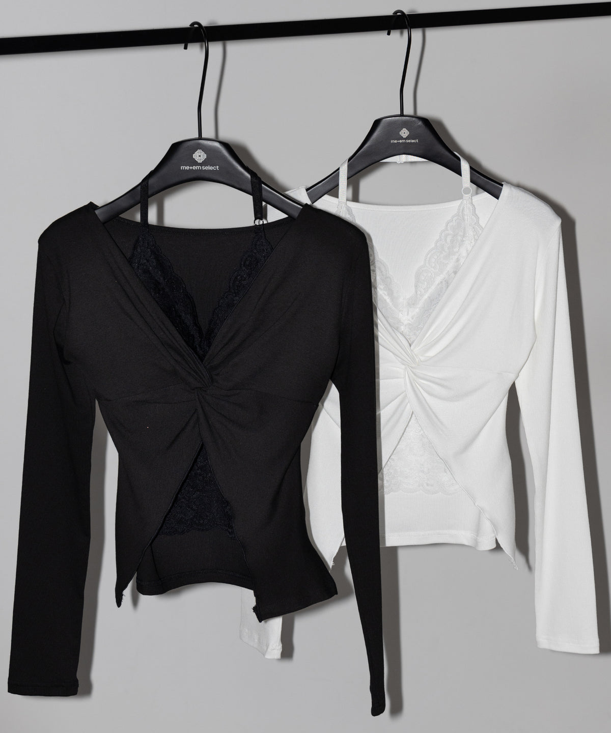レースレイヤードクロスデザイン長袖Tシャツ /Lace-layered cross design long-sleeved T-shirt