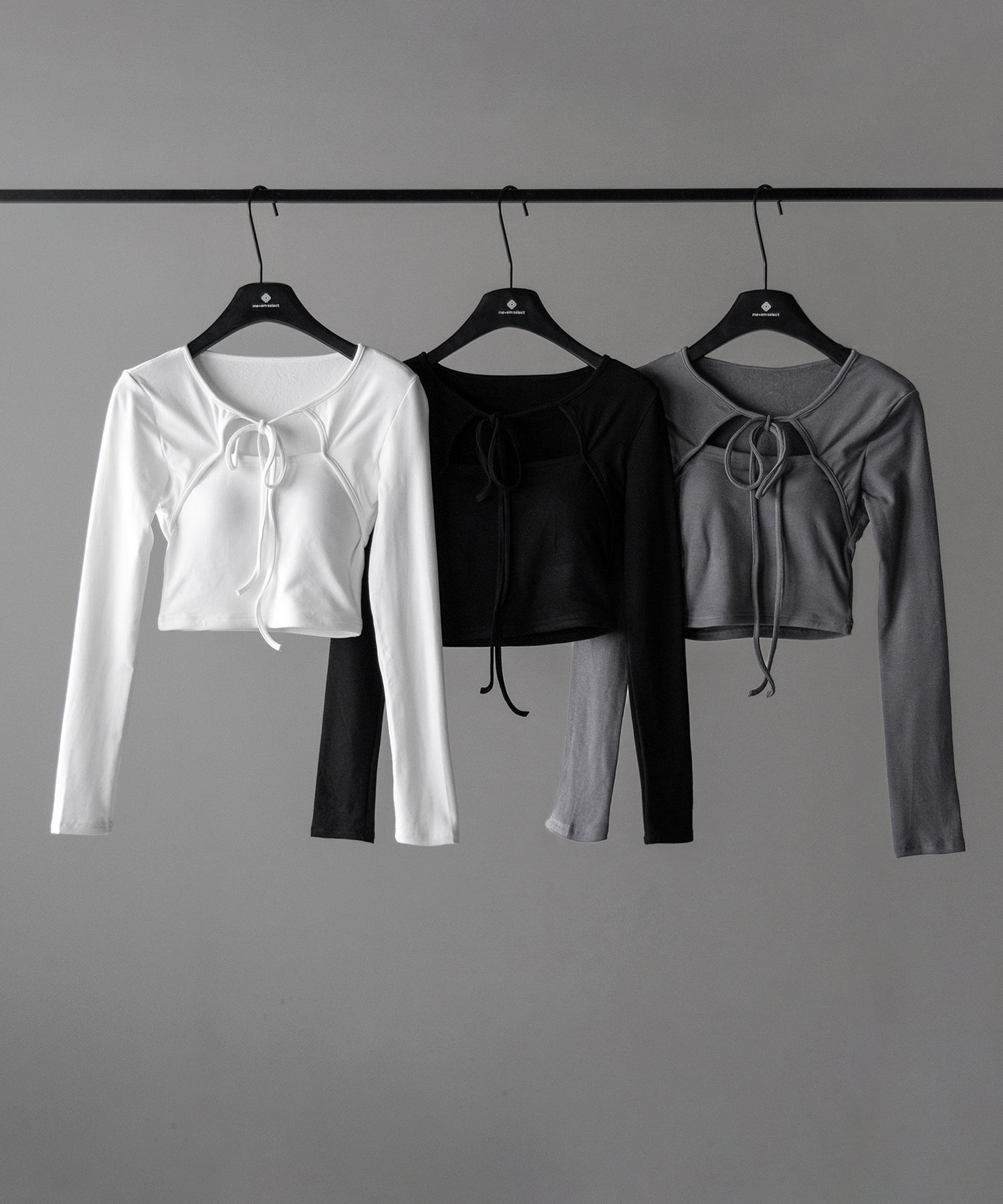 【 2WAY / 裏起毛 】フロントリボンカットアウトドッキングショートトップス / front ribbon cutout docking short tops
