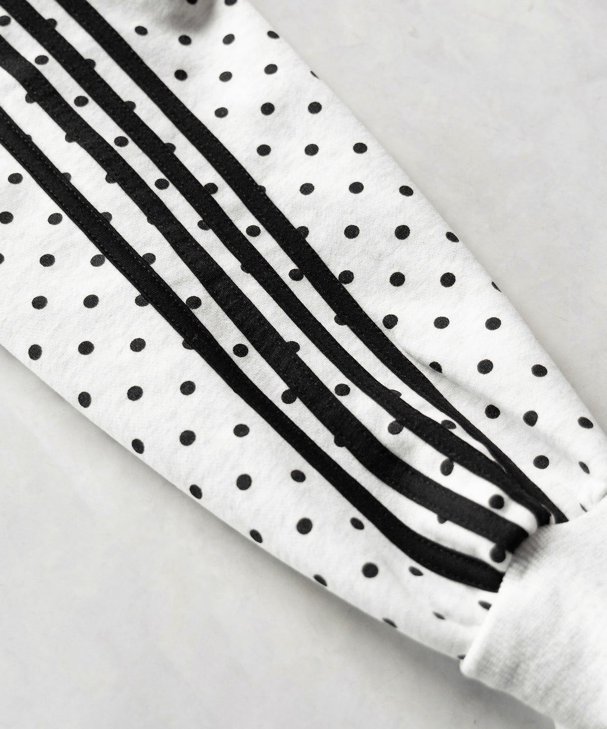 レタリングロゴ刺繍ドットラインオーバースウェットブルゾン / lettering logo embroidery dot line over sweat blouson