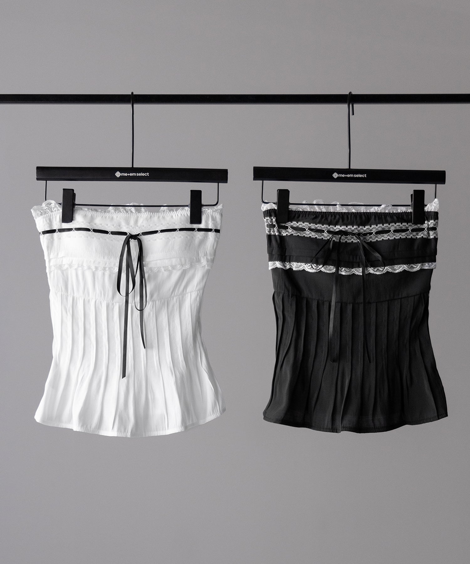 【 2color 】フロントリボンレースフレアベアトップ / front ribbon lace flare bare top