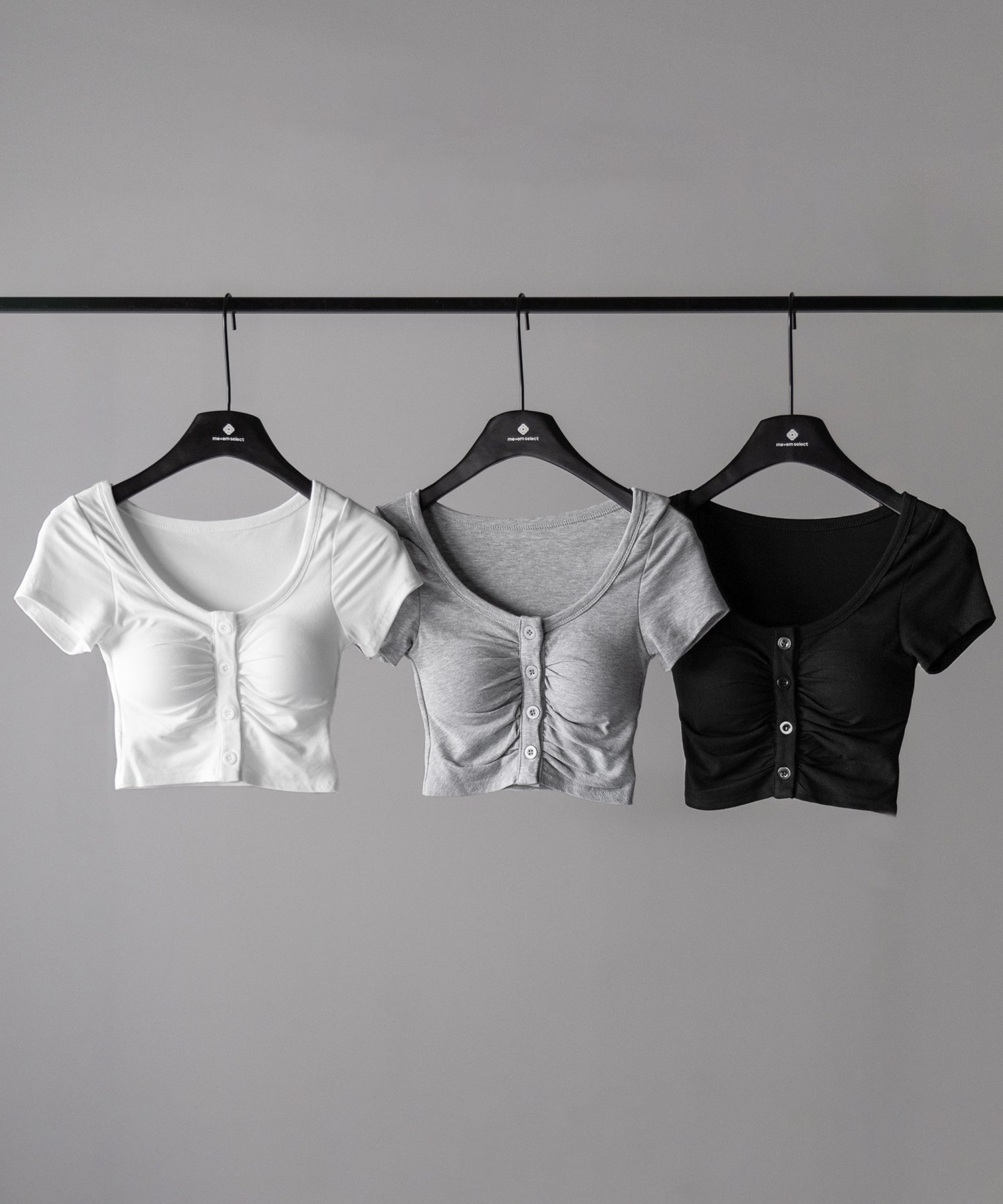 フロントボタンスクエアネックギャザースリムTシャツ / front button square neck gather slim T-shirt