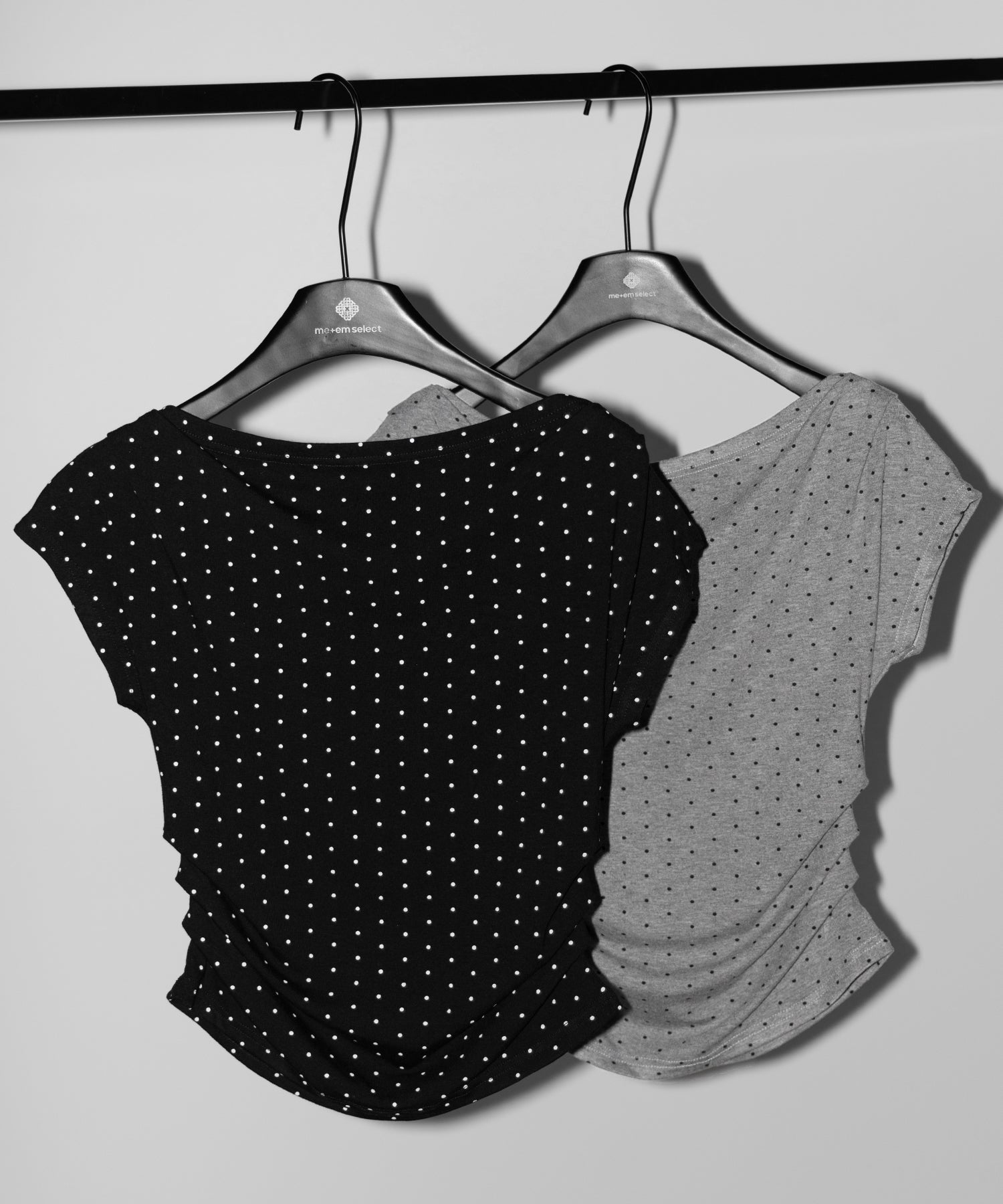 オフショルタックドレープドットTシャツ / off shoulder tack drape shortsleeve dot T-shirts