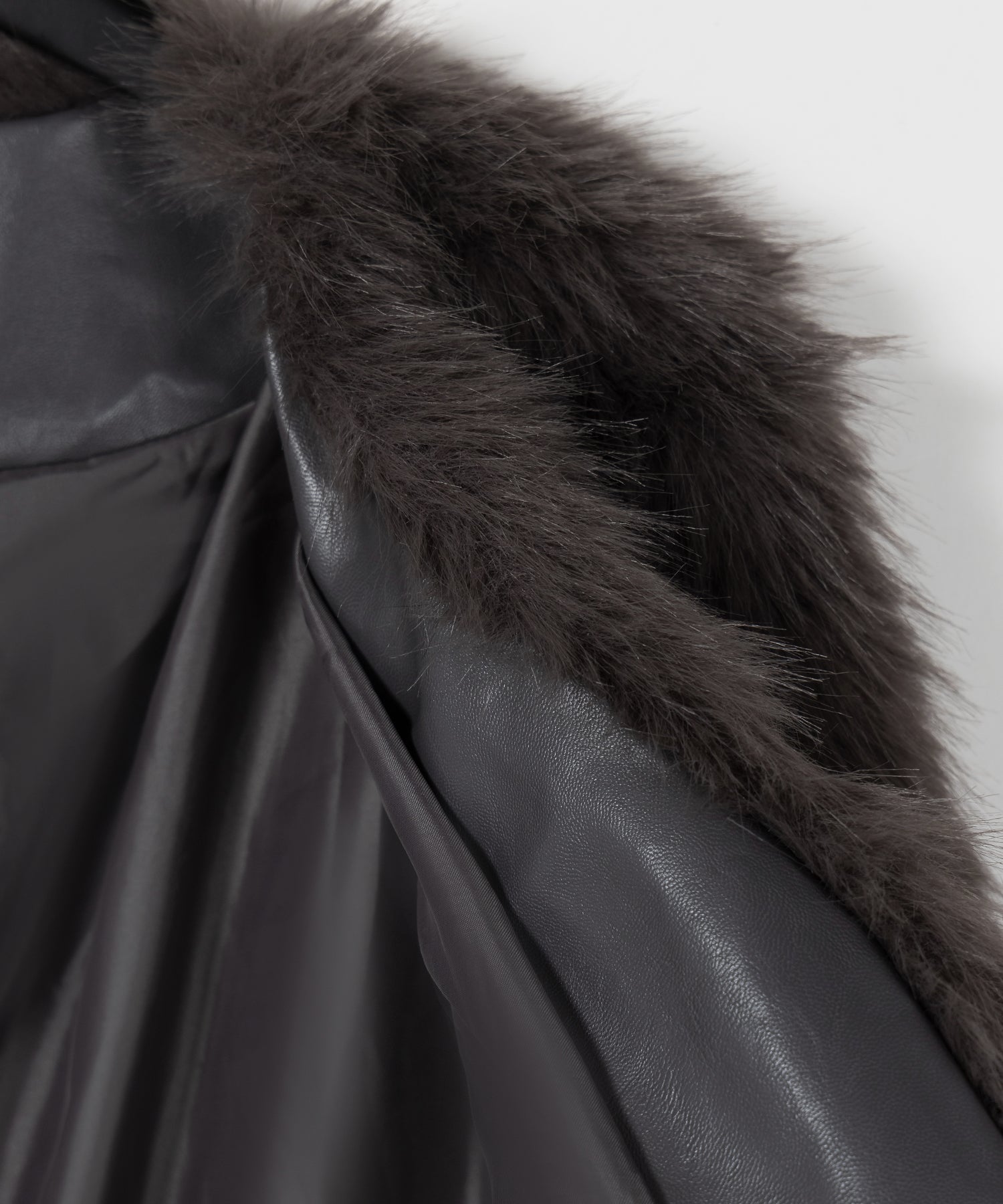 ノーカラーショートフェイクファーコート