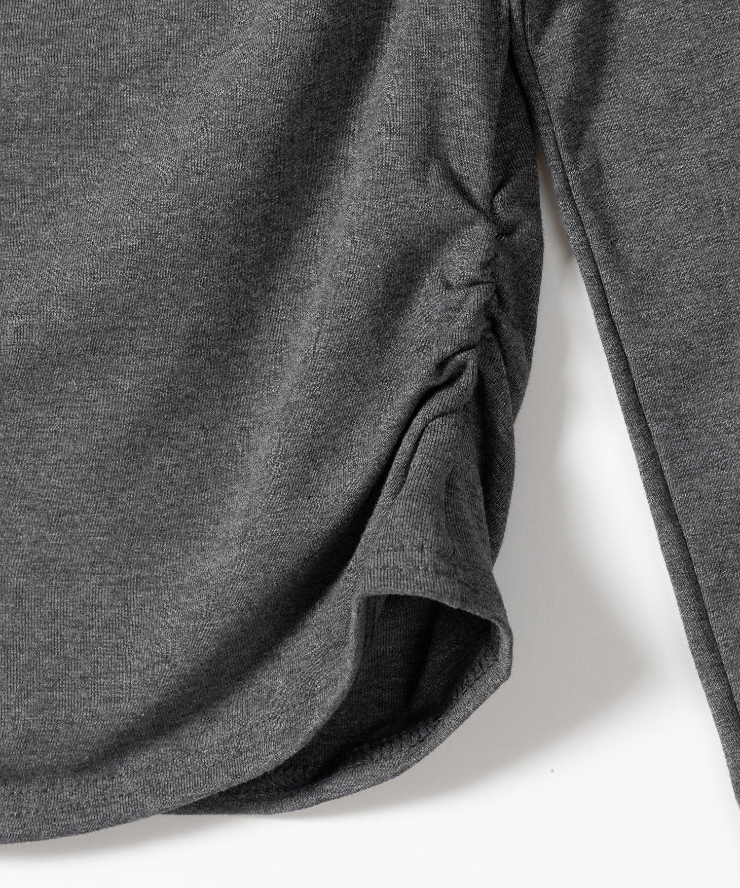 タックデザインドレープオフショルダートップス