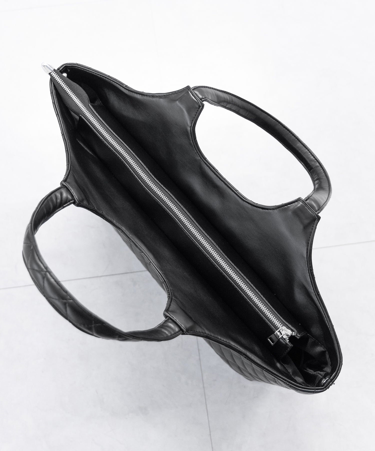 【 A4収納可 】フェイクレザーキルティングトートバッグ / fake leather quilted tote bag