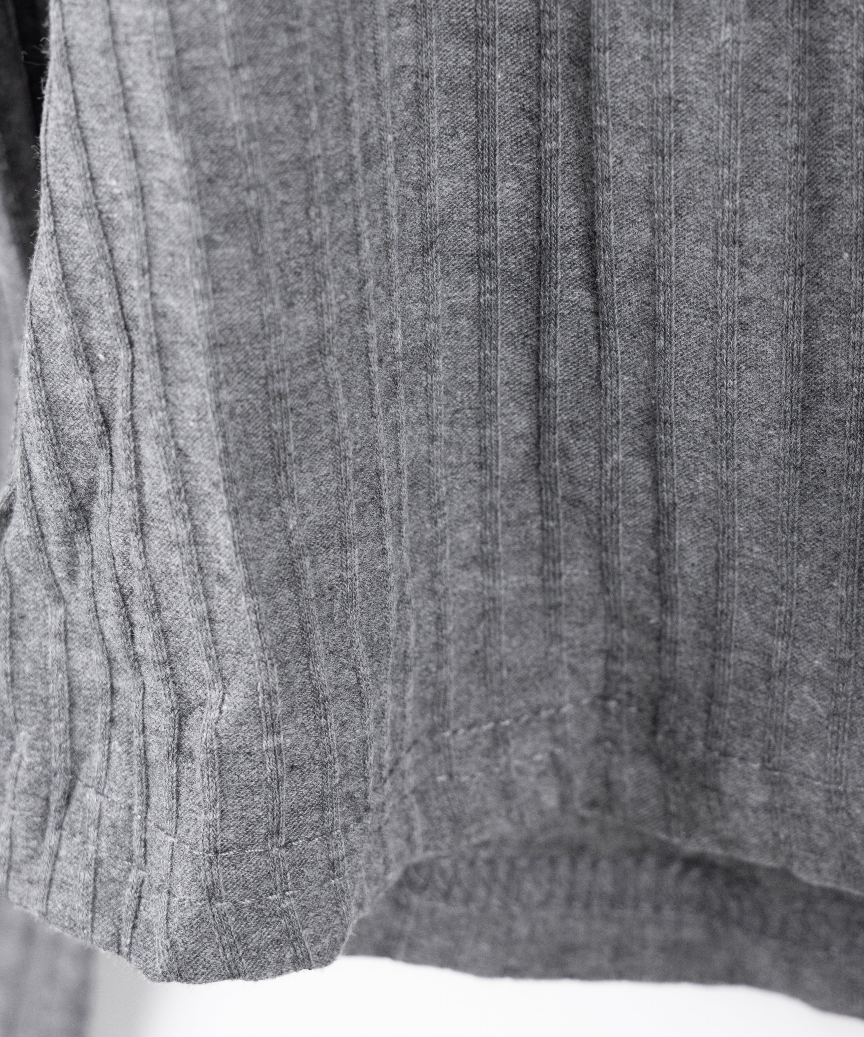 【 クロスネックにできる2WAY 】レースアップフェイクレイヤードロゴカットソートップス / laceup fake layered logo cutsew tops