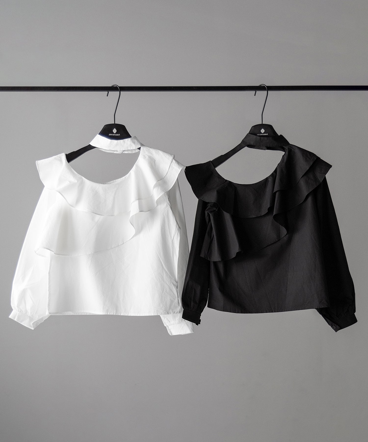【 2color 】チョーカーフリルワンショルダーブラウス / choker frill one shoulder blouse