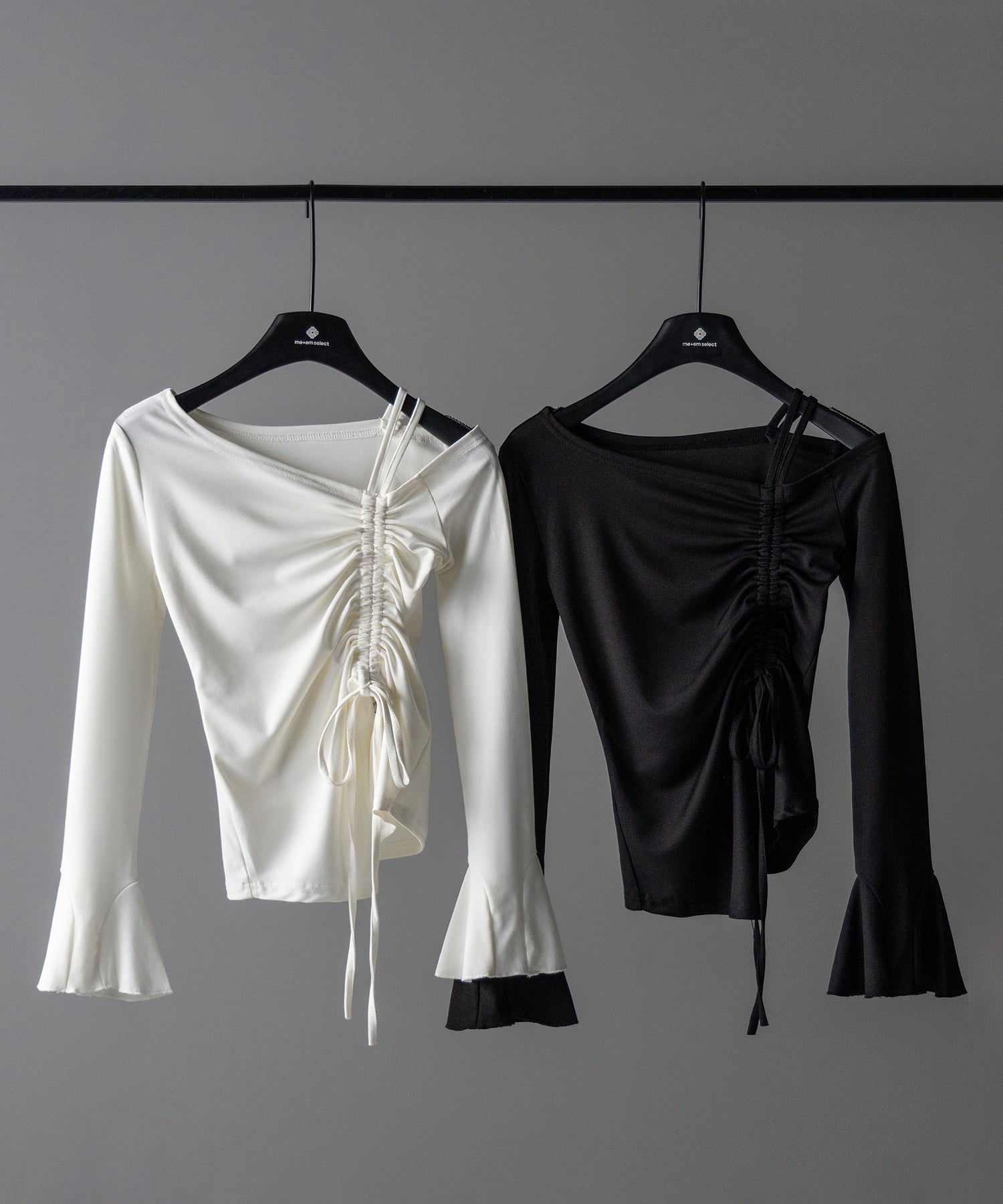 シャーリングリボンスリットワンショルダートップス / shirring ribbon slit one shoulder tops