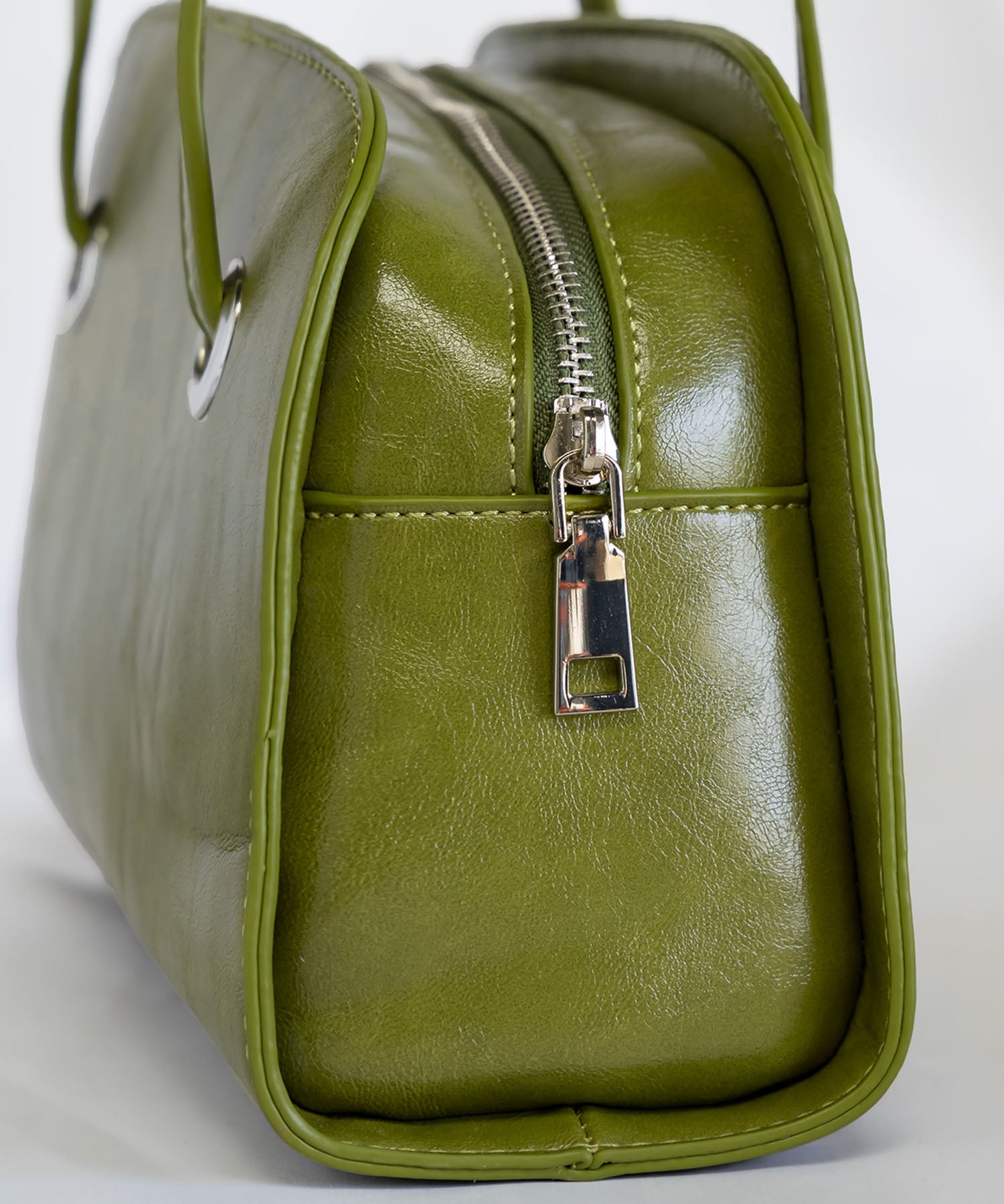 ハーフムーンロングコードショルダーバッグ / half moon long cord shoulder bag