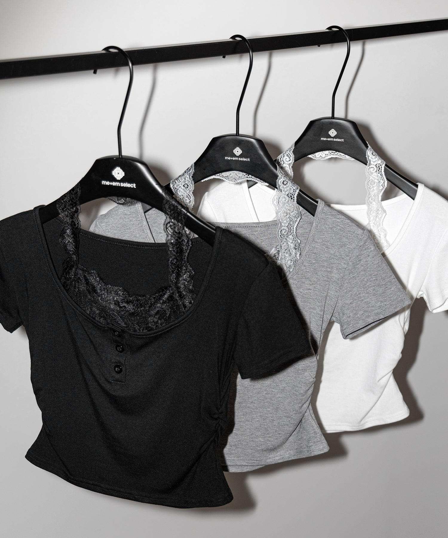 レースレイヤードホルターヘンリーネック半袖Tシャツ / lace layered halter henley neck short sleeve T-shirt