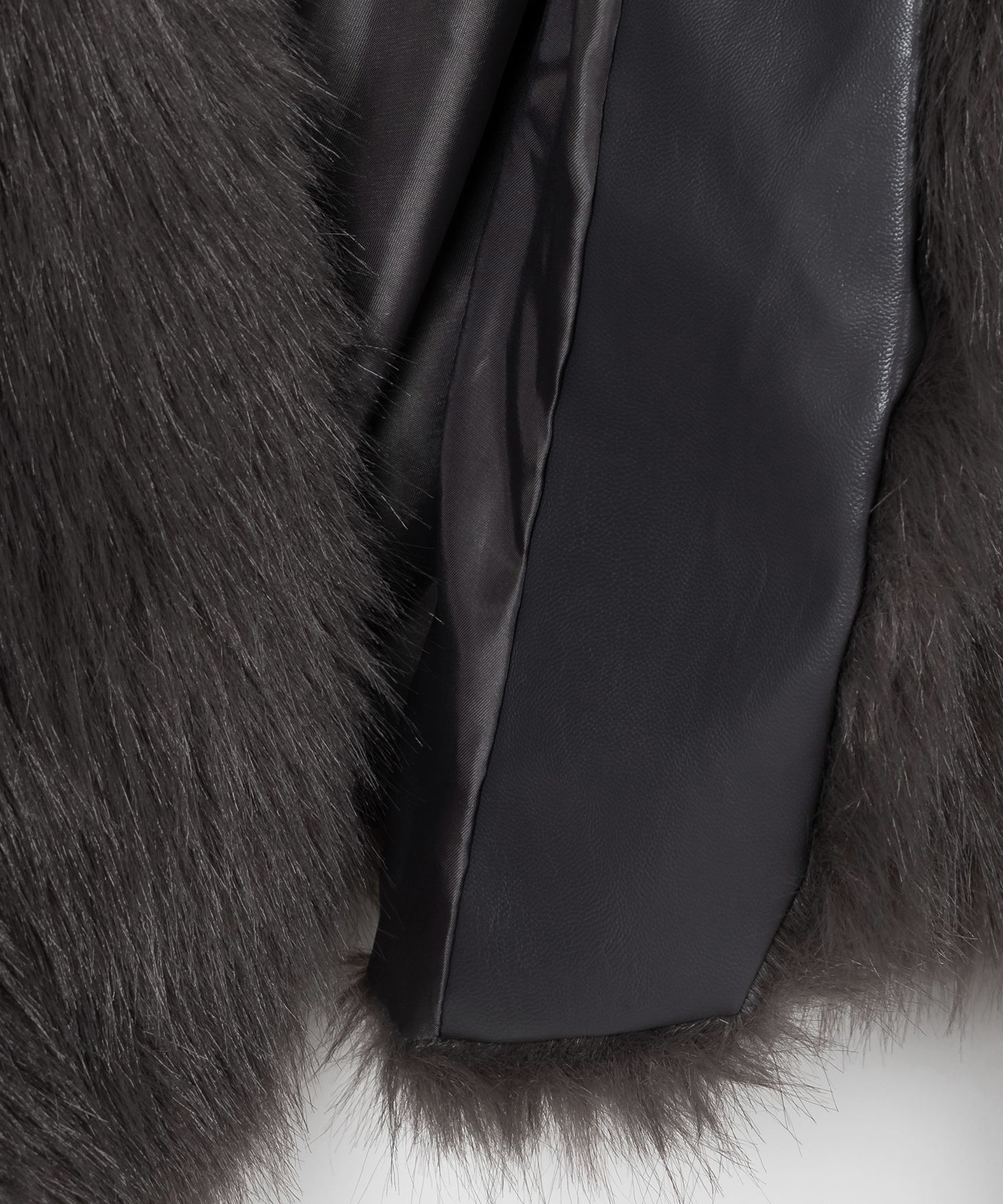 ノーカラーショートフェイクファーコート