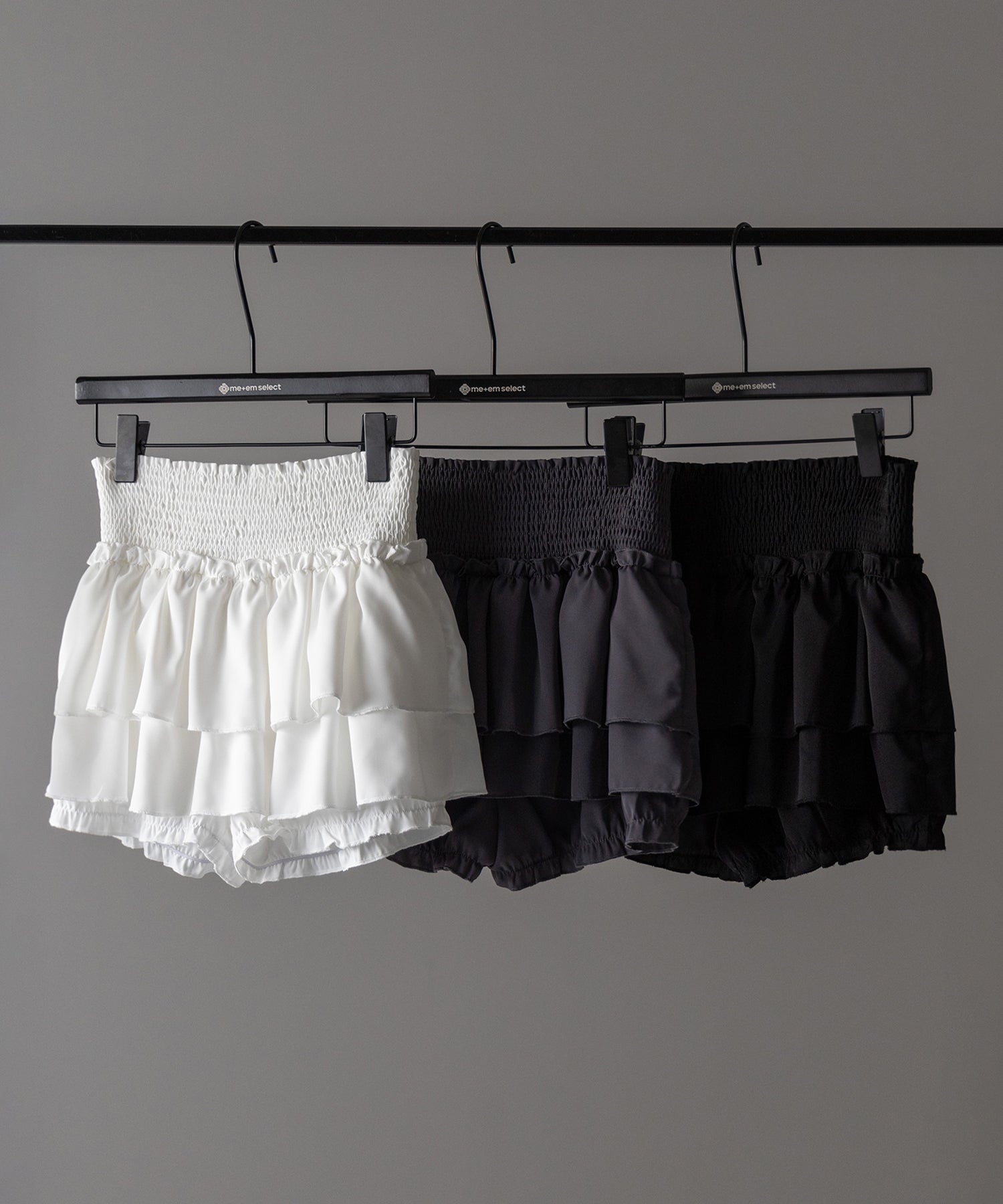 【 3color / 3size 】2段フリルシャーリングミニスカパン / double frill shirring mini skirt pants