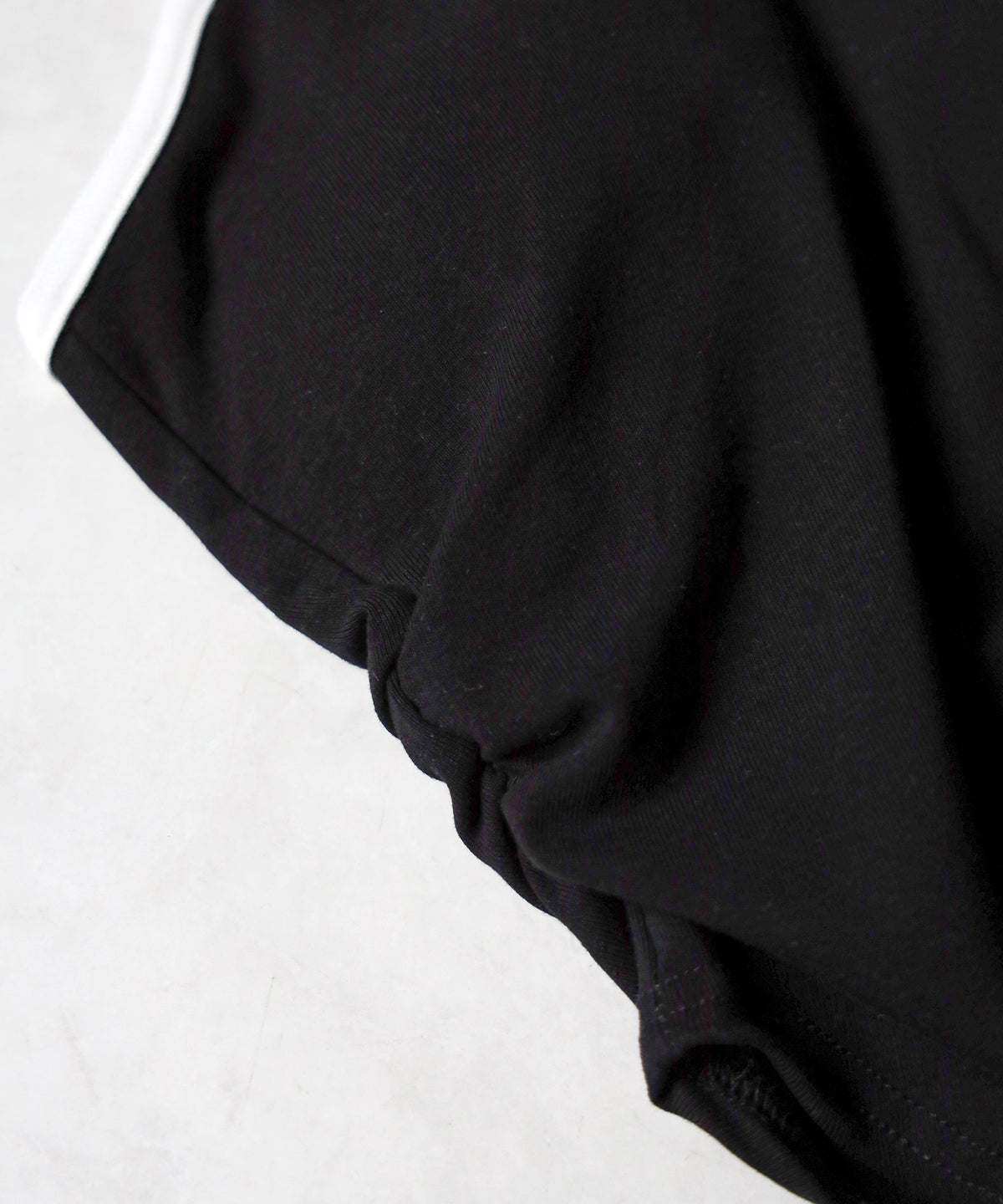 【2点セット 】2WAY クロスストラップショートカーディガン+ ホルターリボンバイカラーキャミSET / 2WAY cross strap short cardigan + halter ribbon bicolor camisole SET