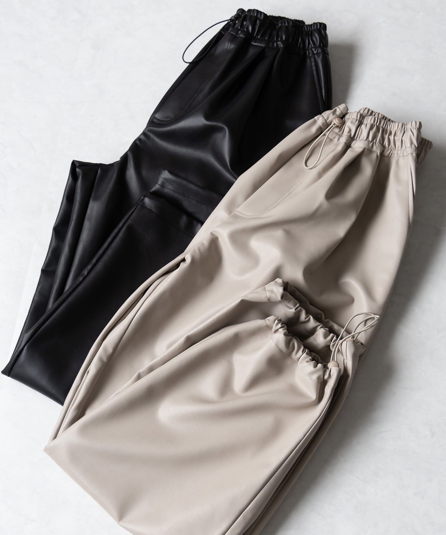 【 4size/2color 】ドロストフェイクレザーボリュームワイドパンツ